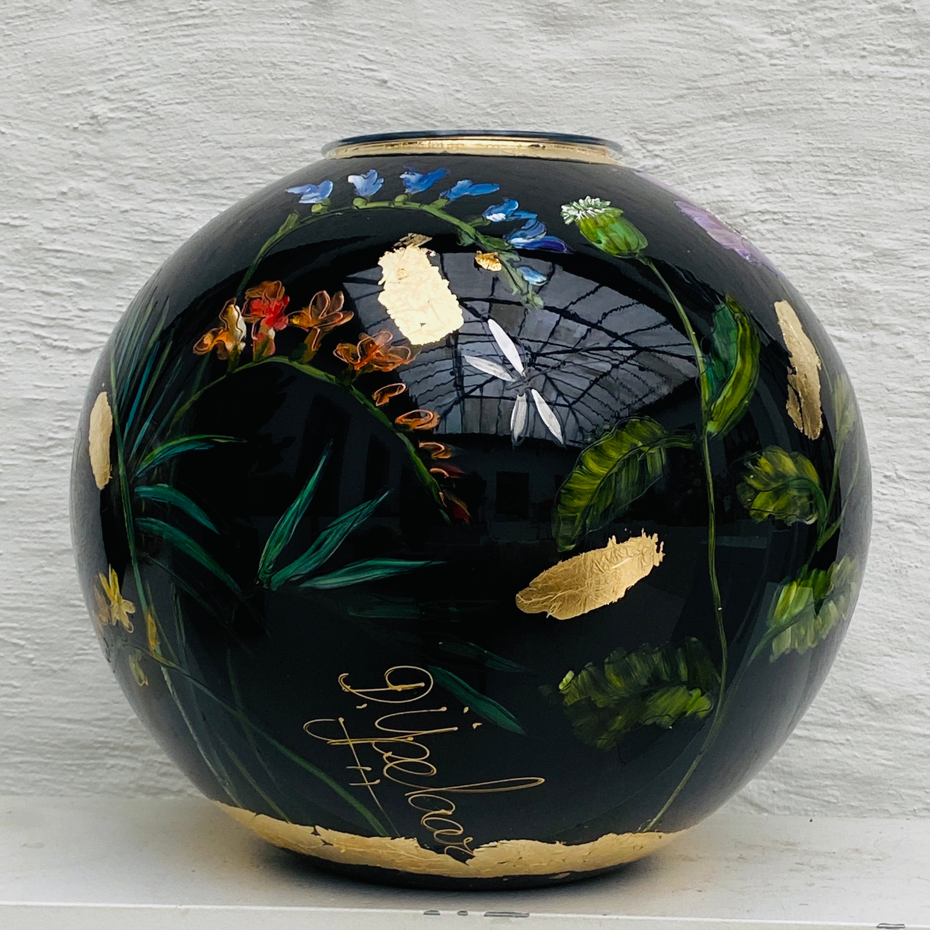Doortje IJpelaar handgeschilderde glazen vaas LIMITED EDITION "Black Summer '25" DE BORGHT EXCLUSIVE