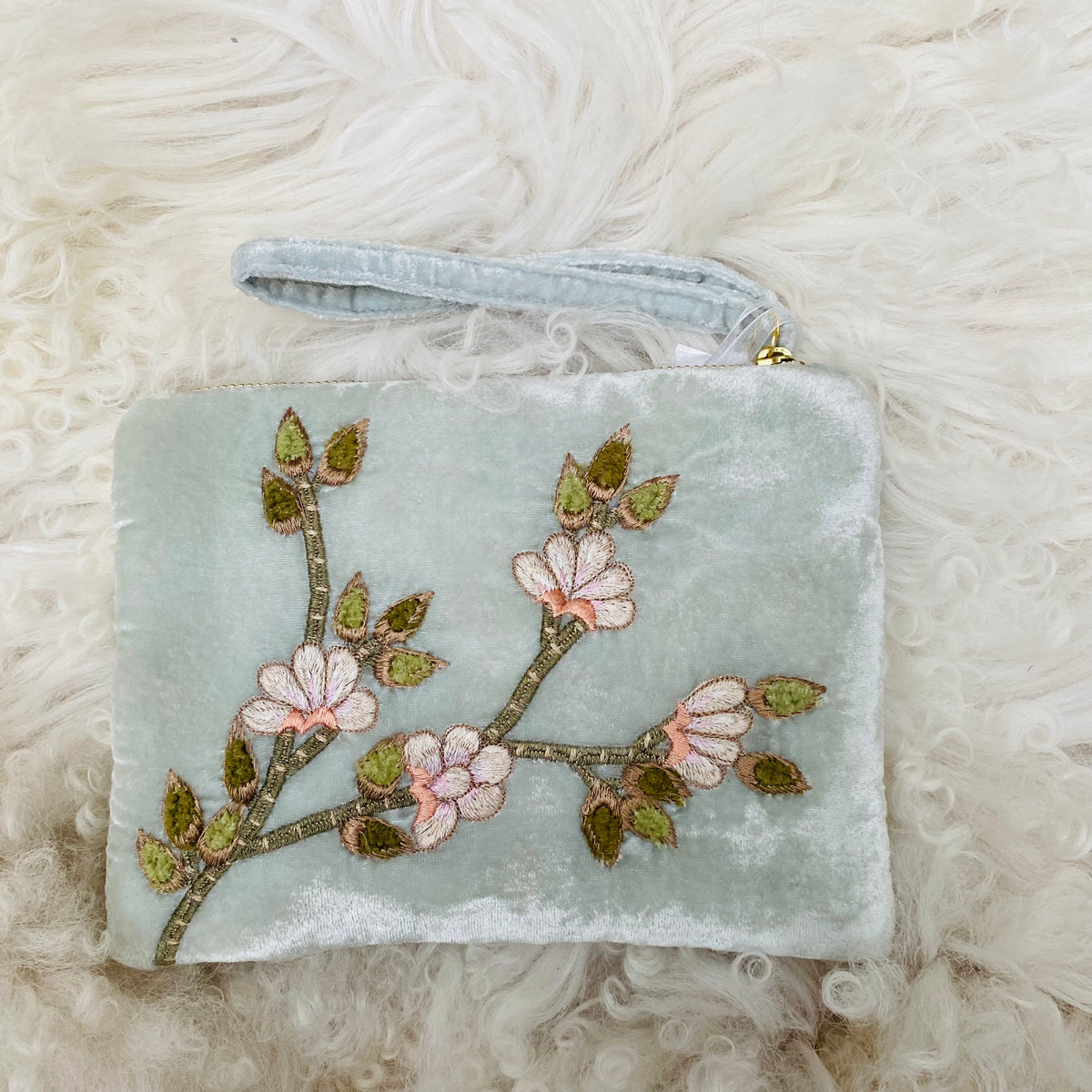 Anke Drechsel handgeborduurde Zip Pochette - Tuileries blue perfect