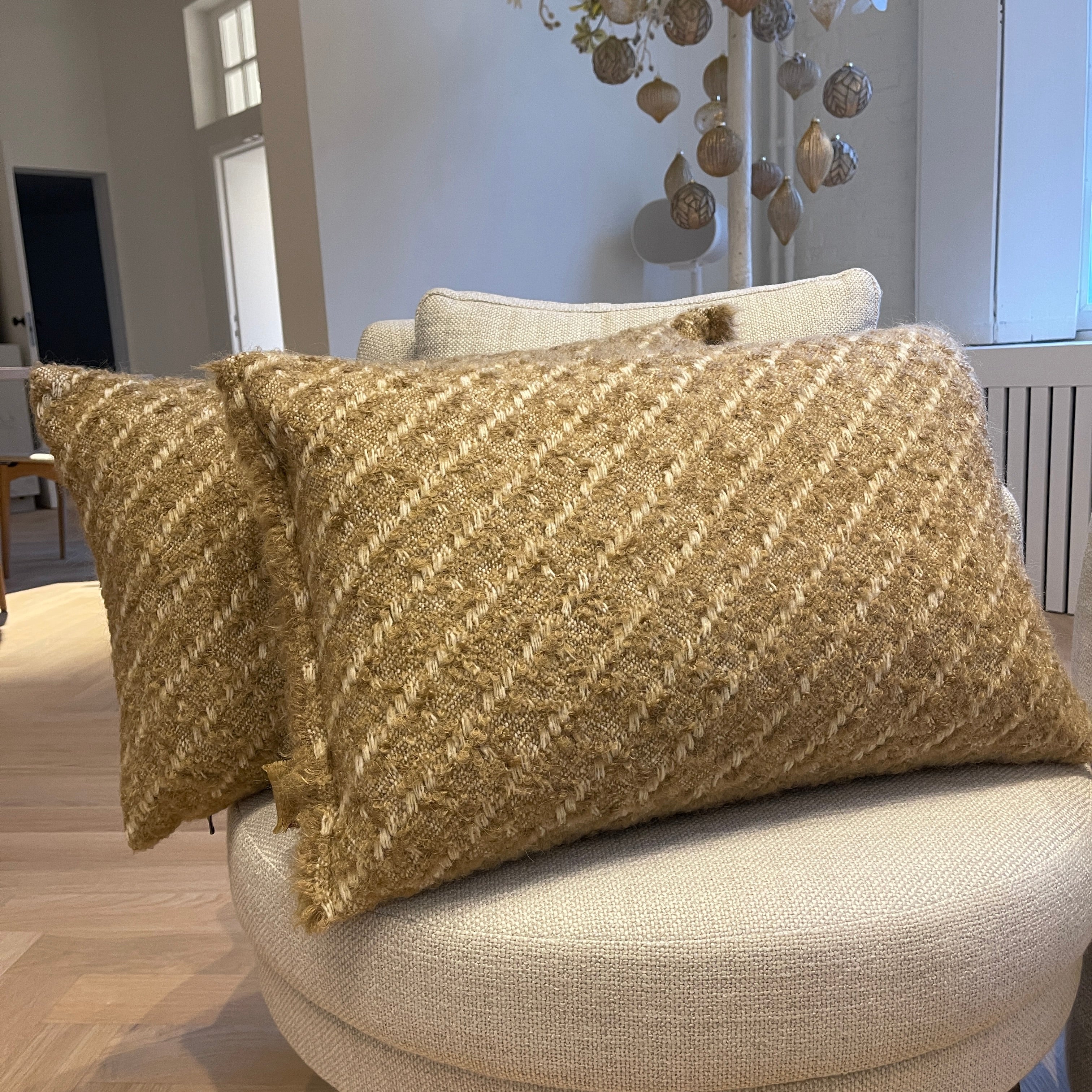 Limited Edition cushion TEMPERANZA, 60x40