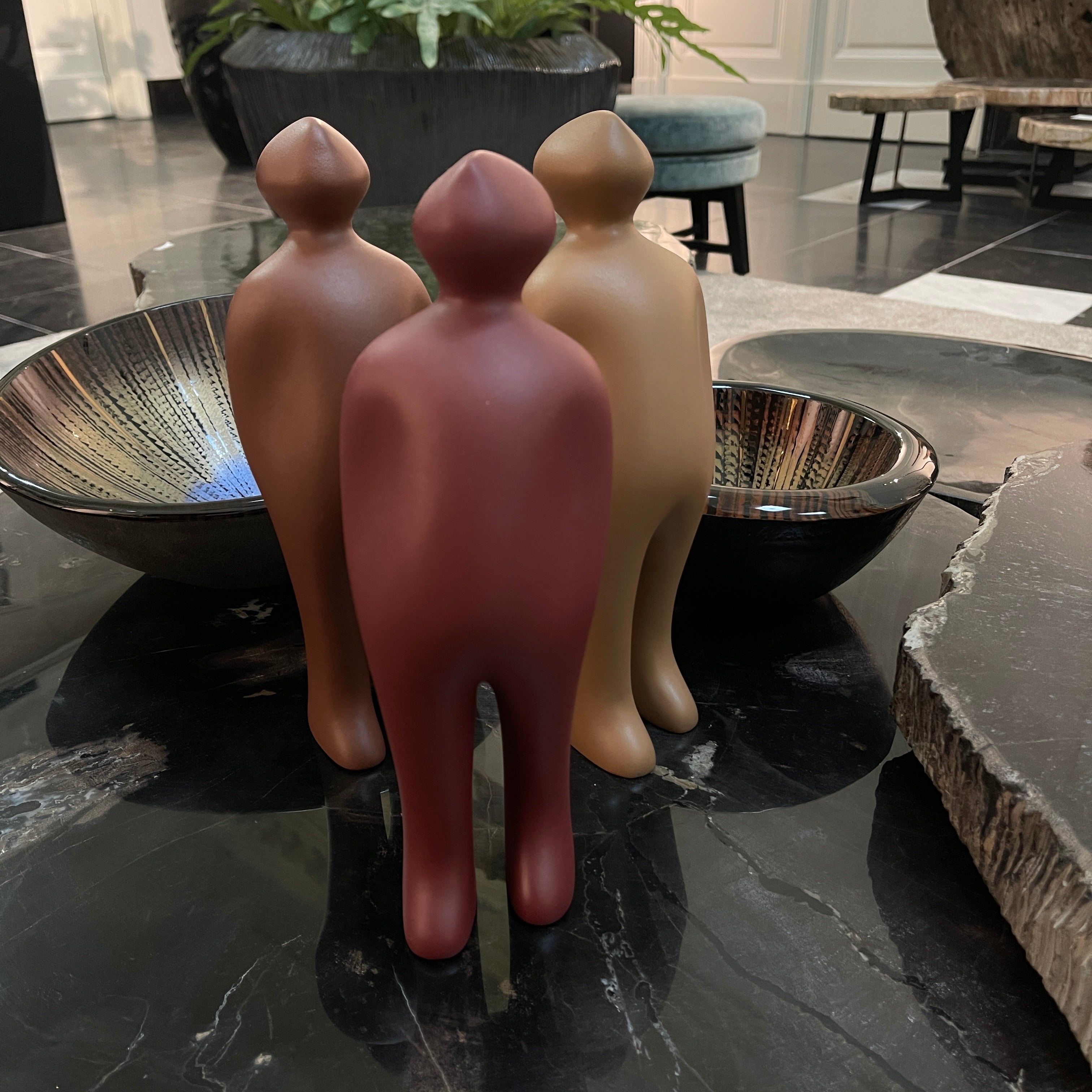The Visitor figurine small Garnet (cor48)