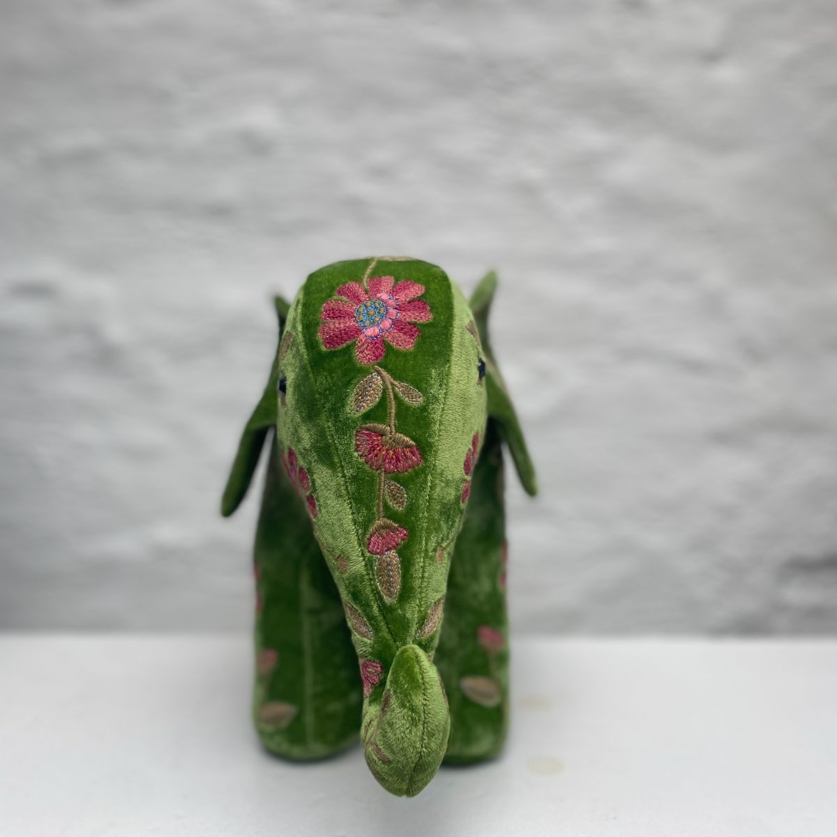 Anke Drechsel handgeborduurde Olifant - Megan Emerald