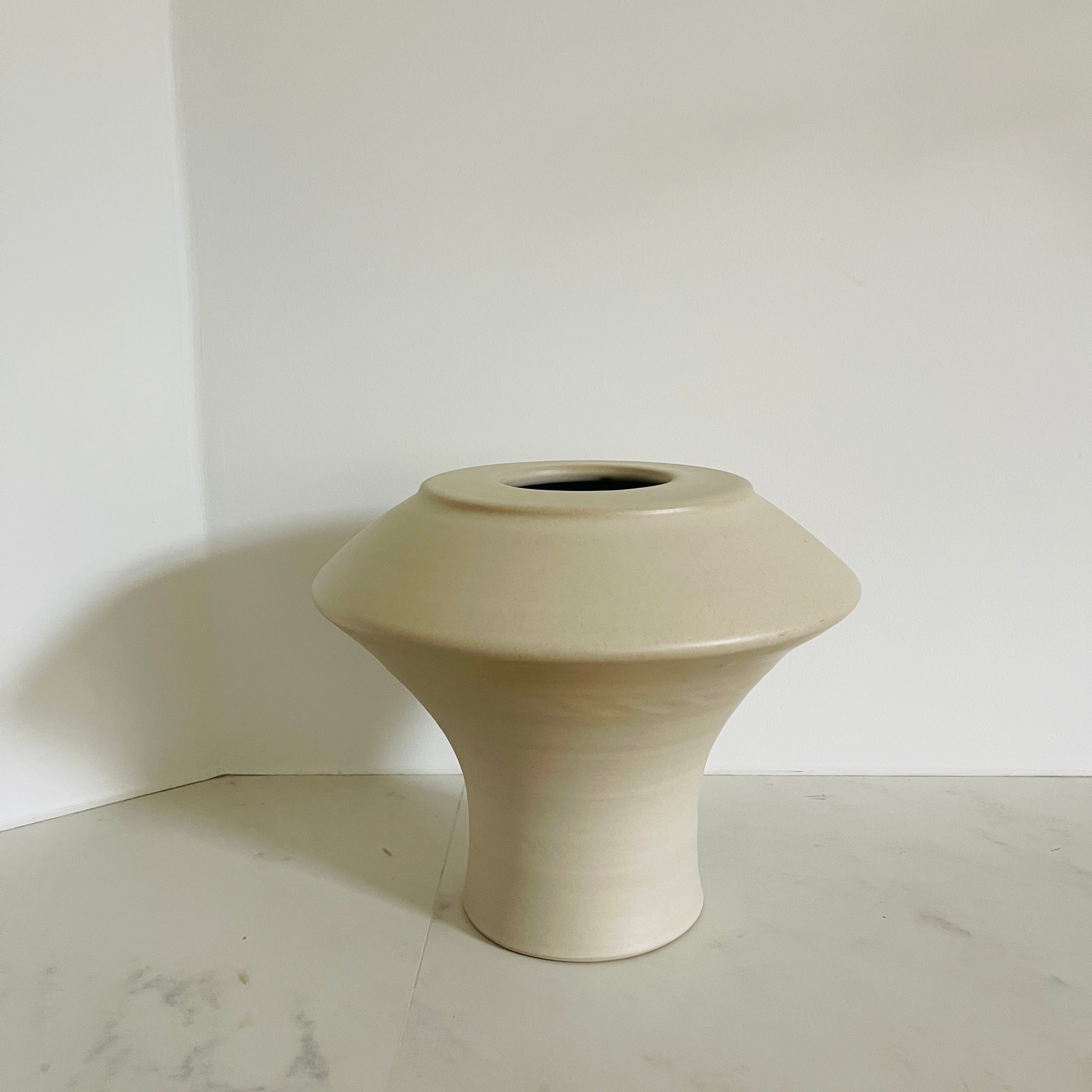 Mobach Ceramics vase KM175 - Ecru