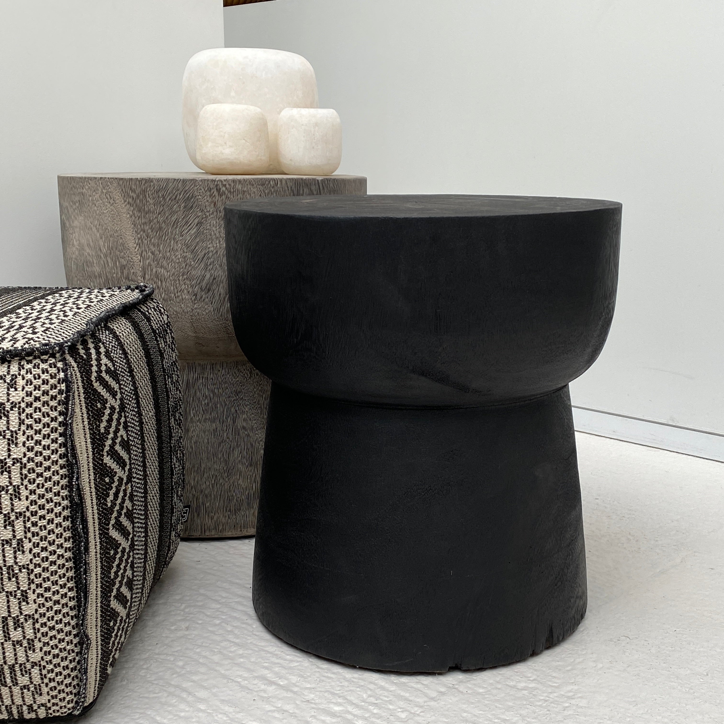 Warehouse Breit Stool Suar Wood black