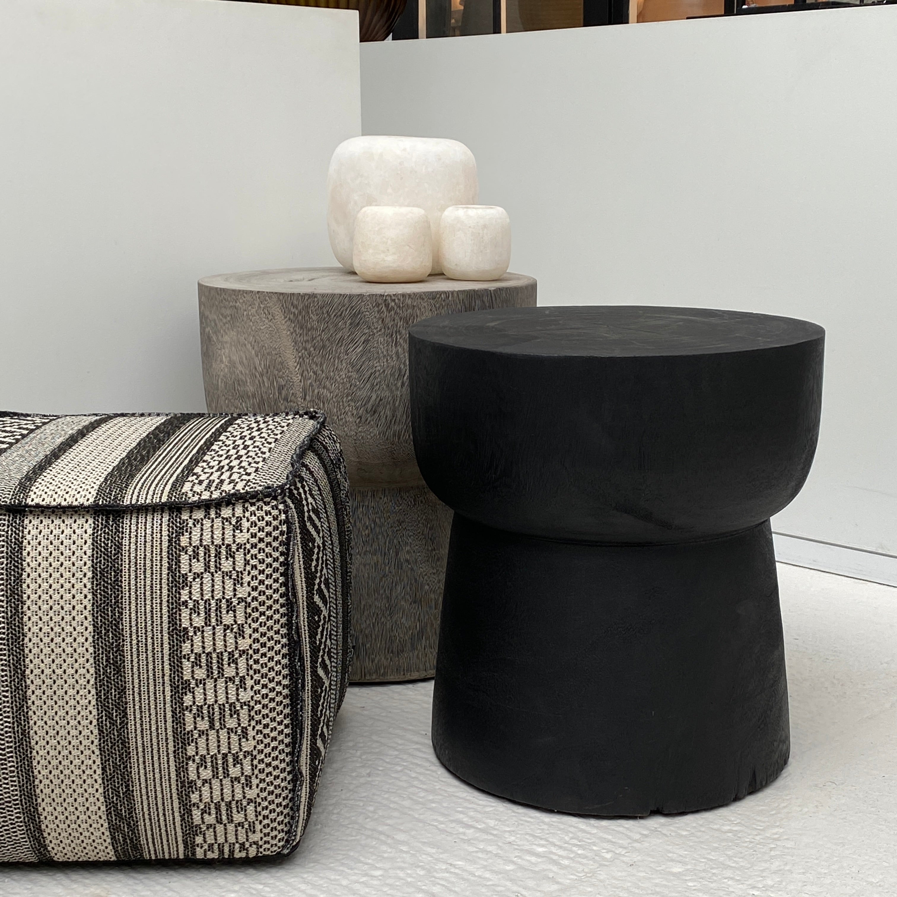 Warehouse Breit Stool Suar Wood black