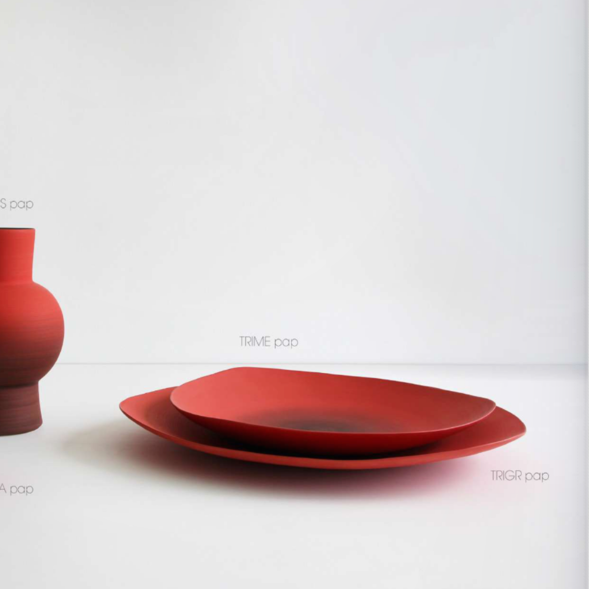 Rina Menardi ceramics Triangolo centerpiece Poppy
