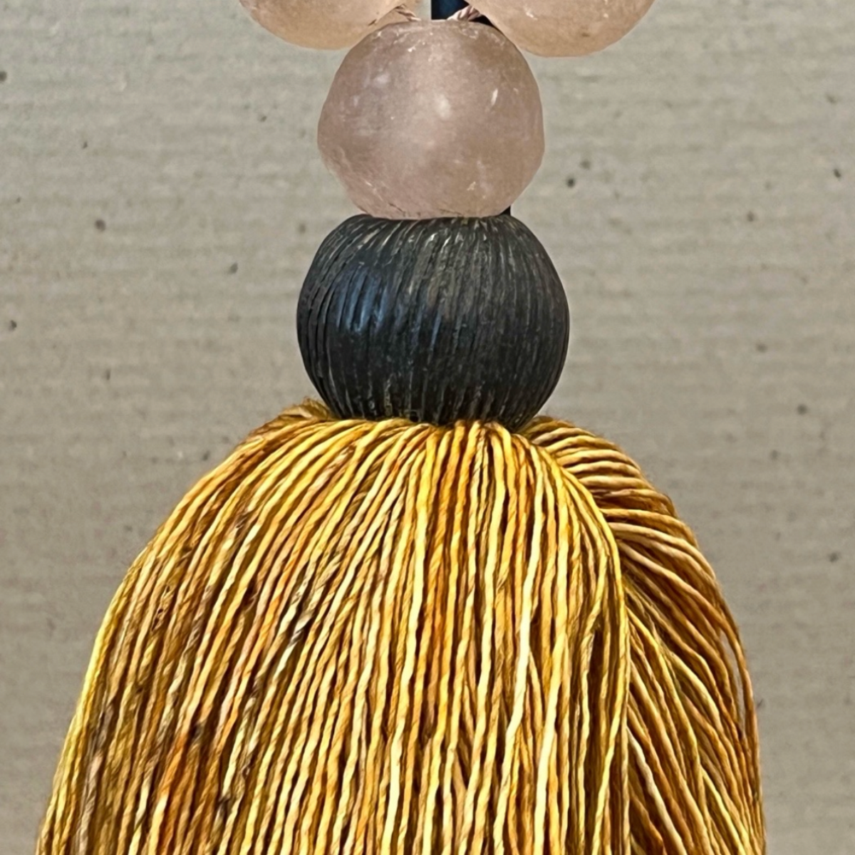 Studio Julia Atlas - Pink glass Ghana, bronze, merino wool tassel