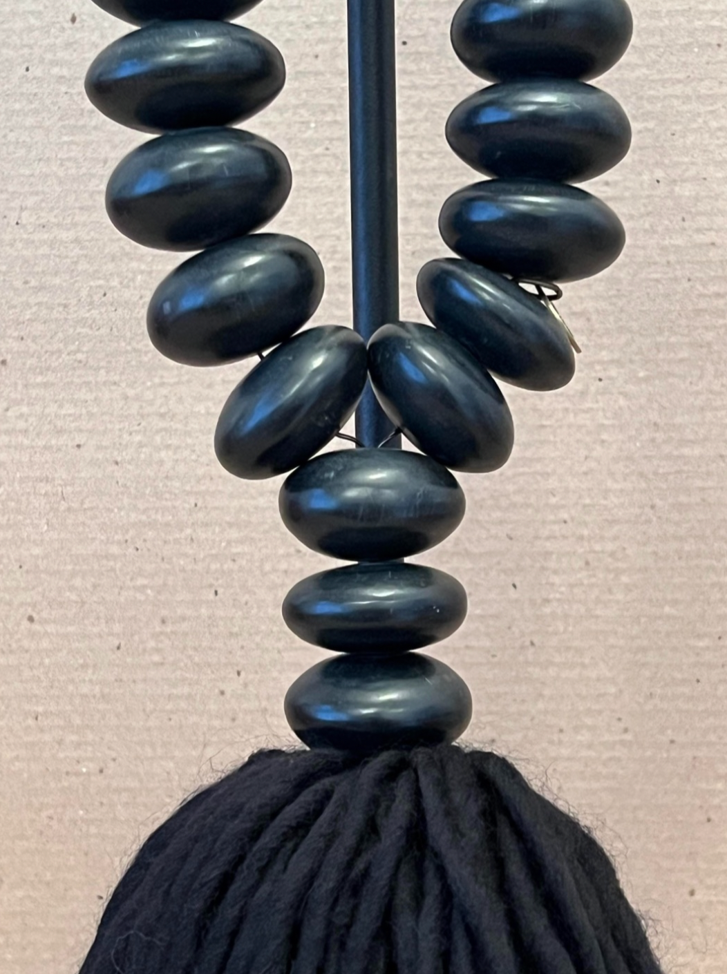 Studio Julia Atlas - Black amber manmade Africa, Iron cow bell, black alpaca wool tassel - Uniek