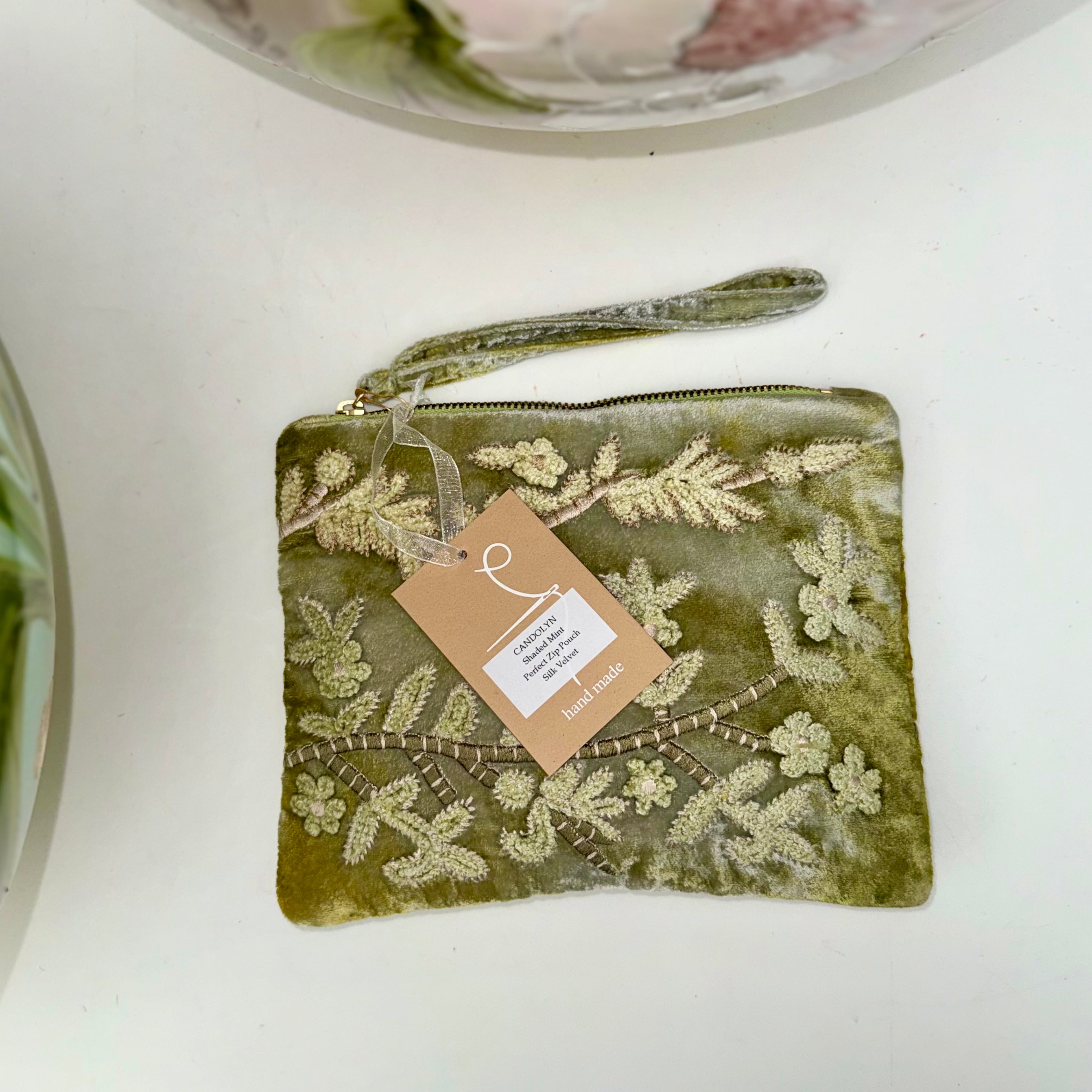 Anke Drechsel handgeborduurde Zip Pochette - Shaded mint