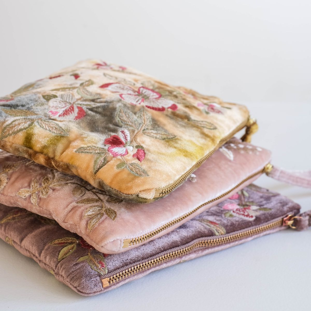 Anke Drechsel handgeborduurde Zip Pochette