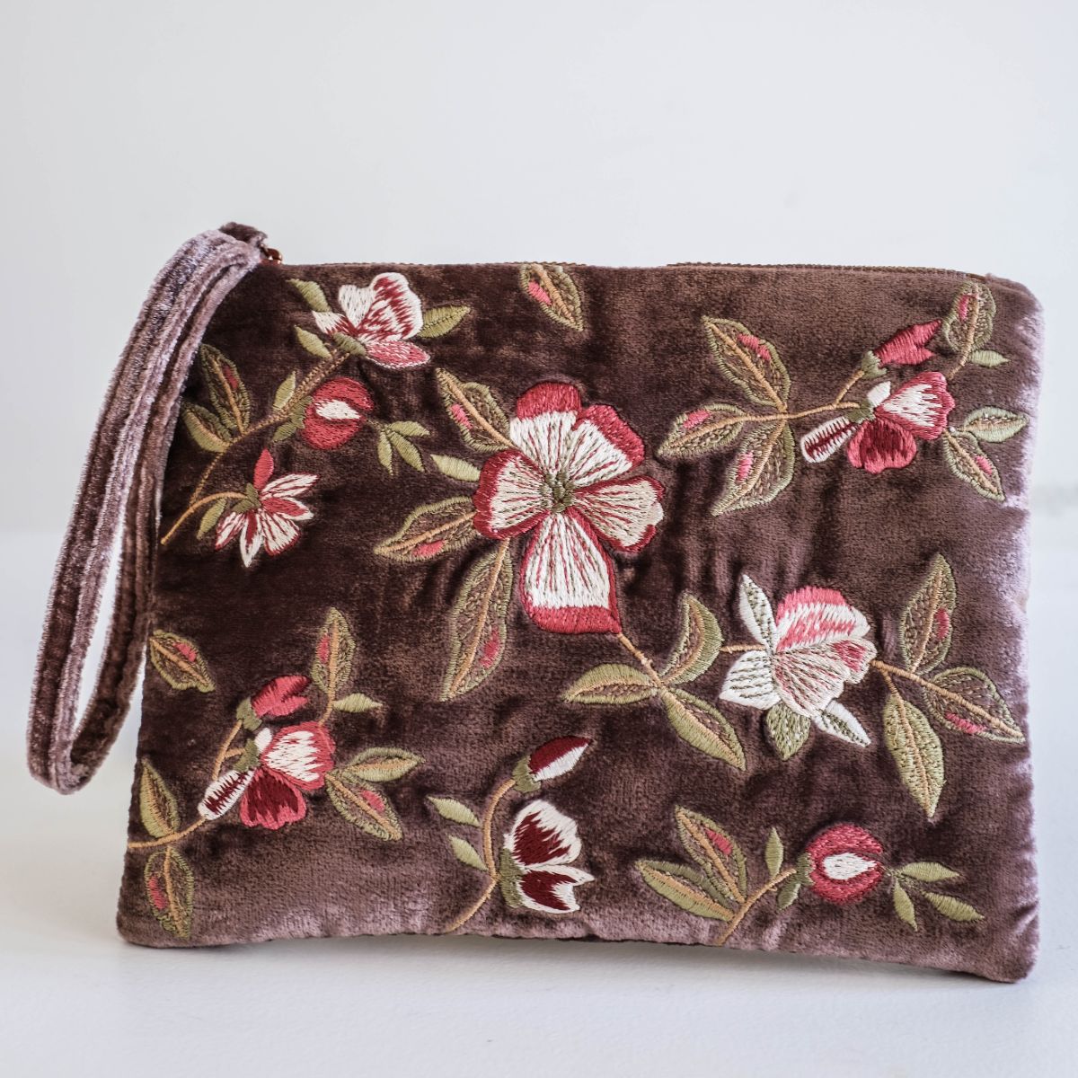 Anke Drechsel handgeborduurde Zip Pochette