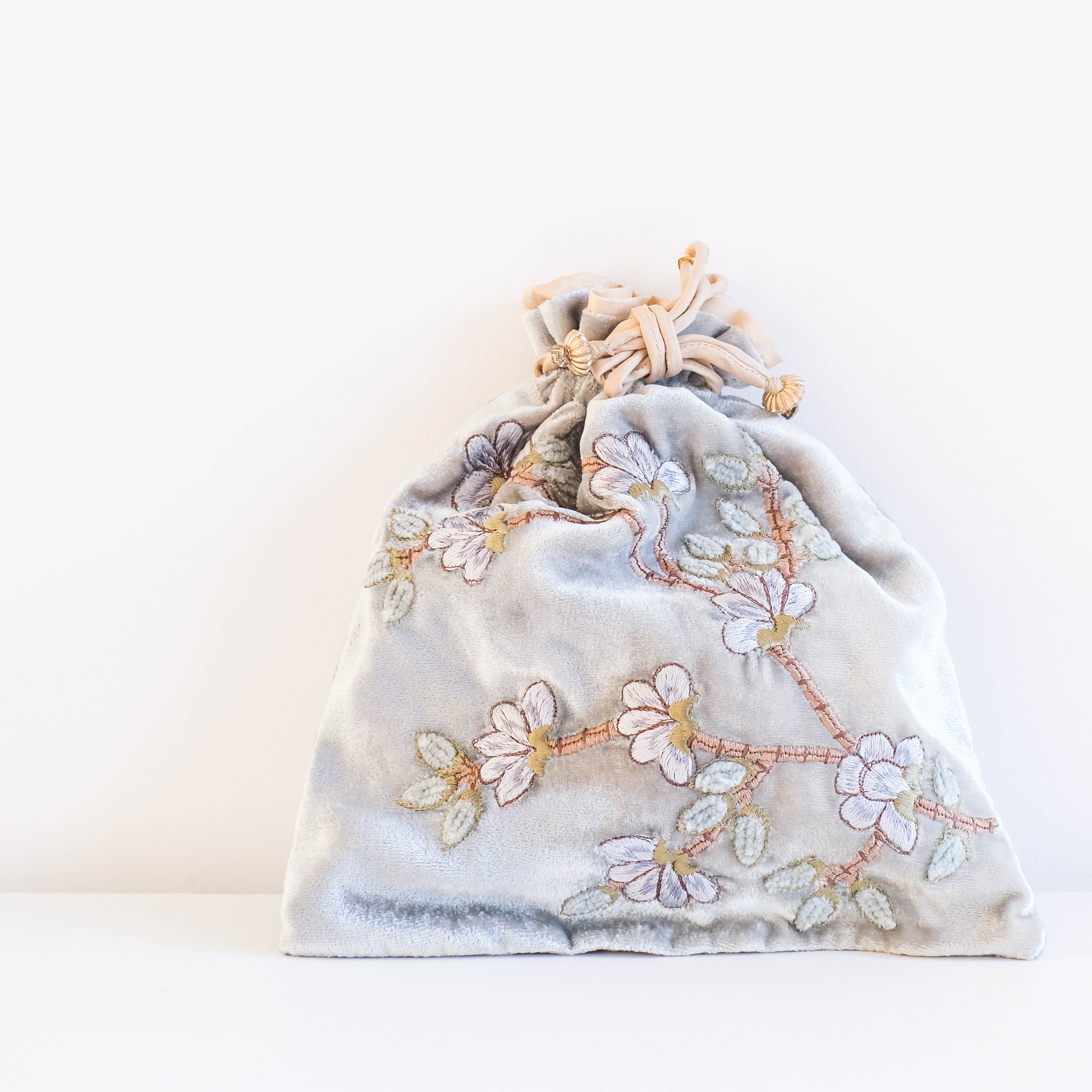 Anke Drechsel handgeborduurde pochette