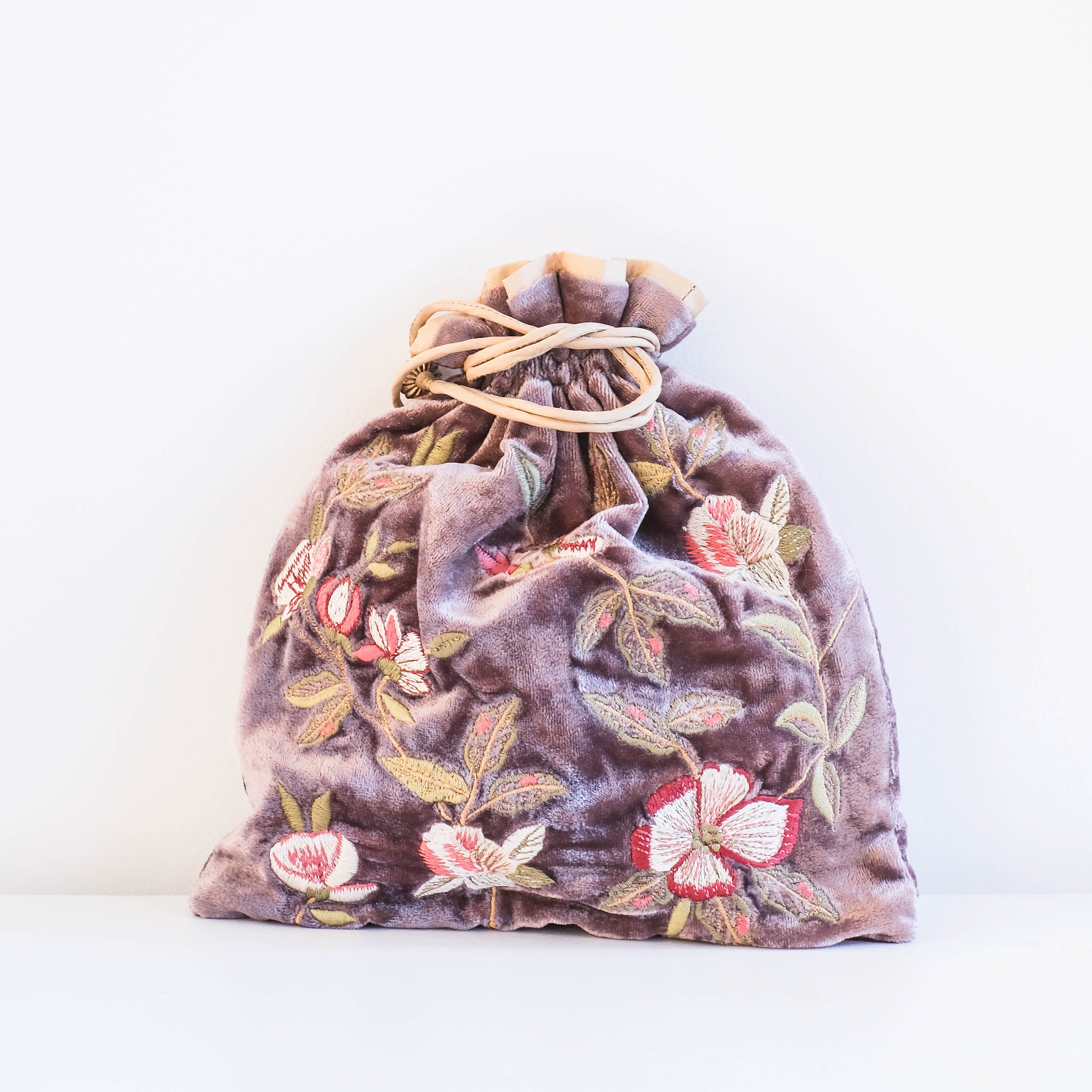 Anke Drechsel handgeborduurde pochette