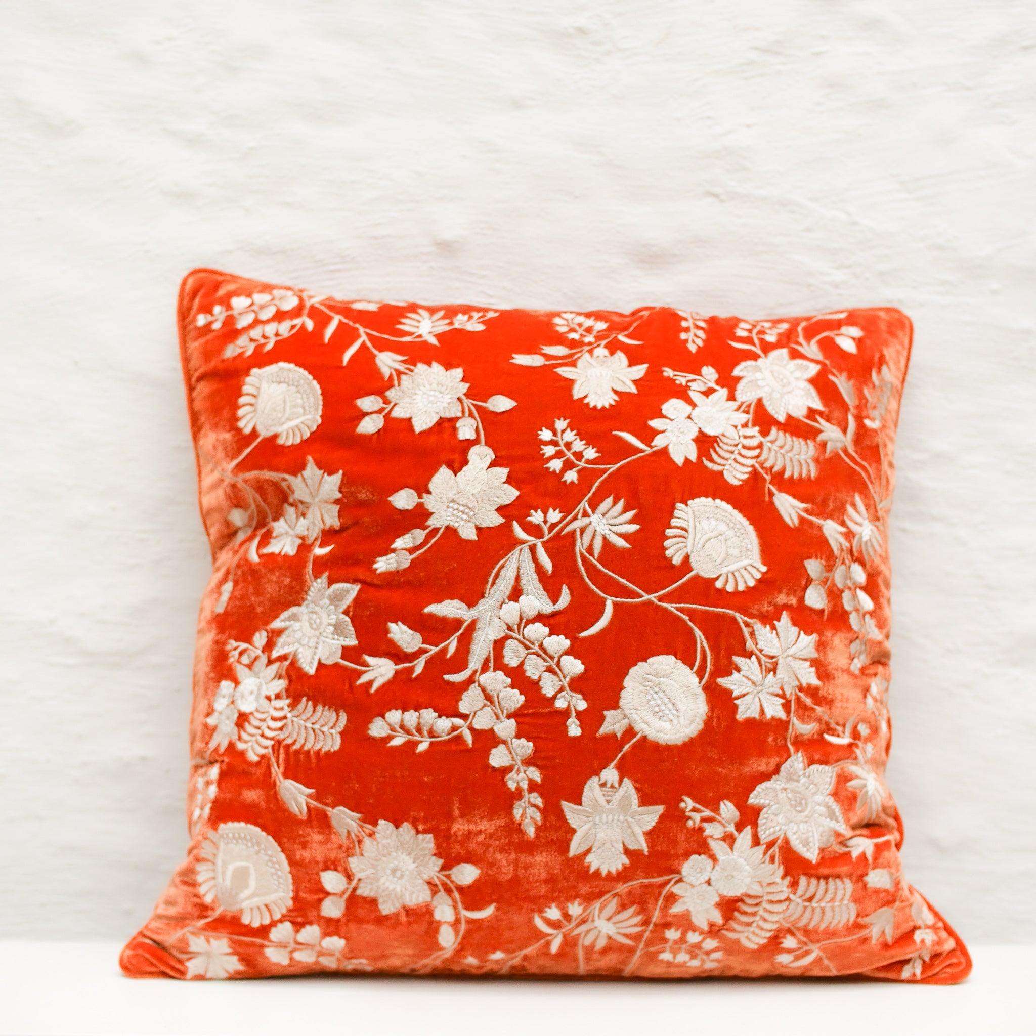 Anke Drechsel kussen Mme Bovary Tangerine