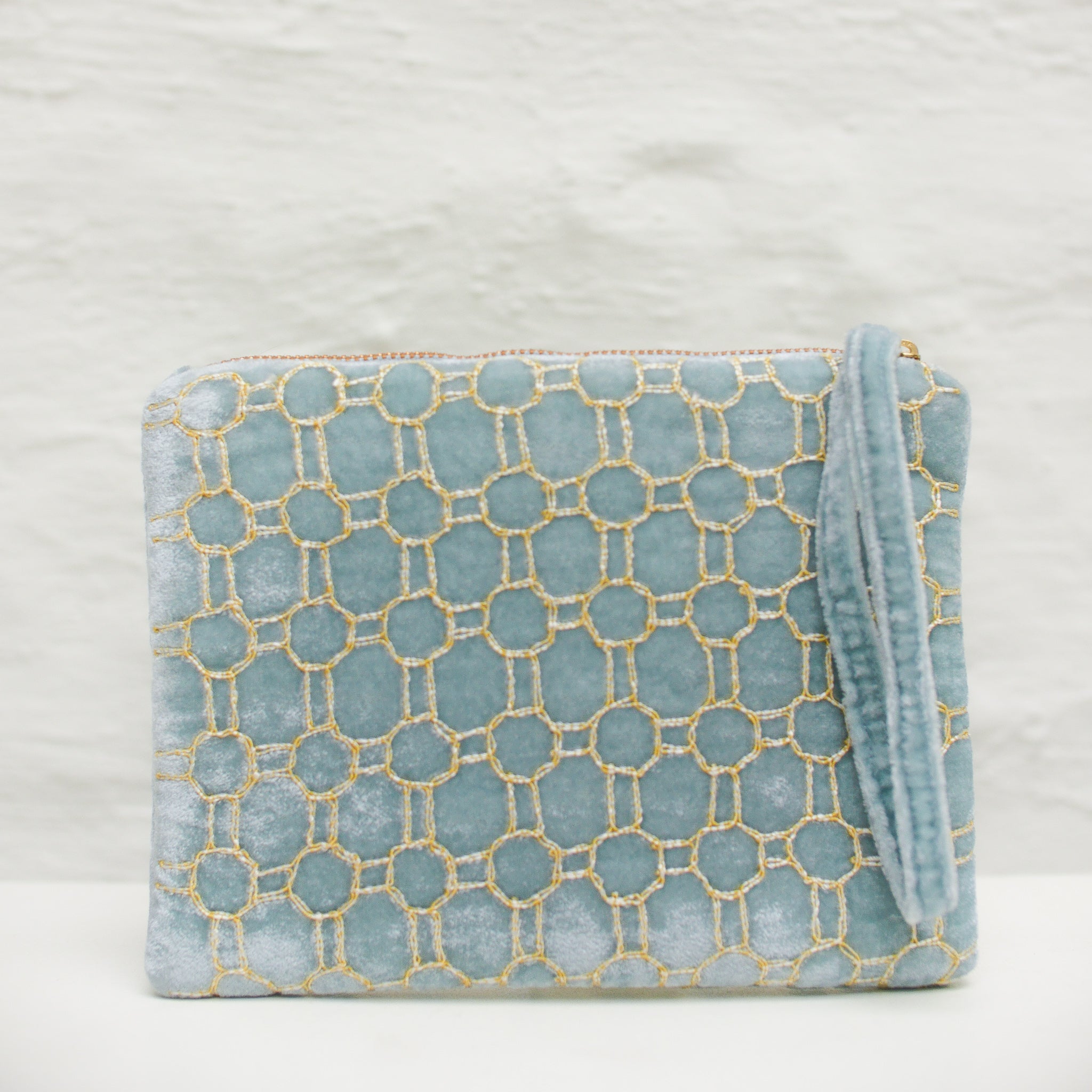 Anke Drechsel handgeborduurde Zip Pochette