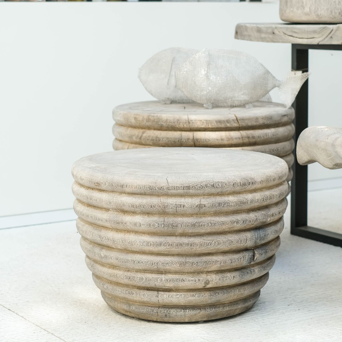 Warehouse Breit table "beehive" suar wood grey