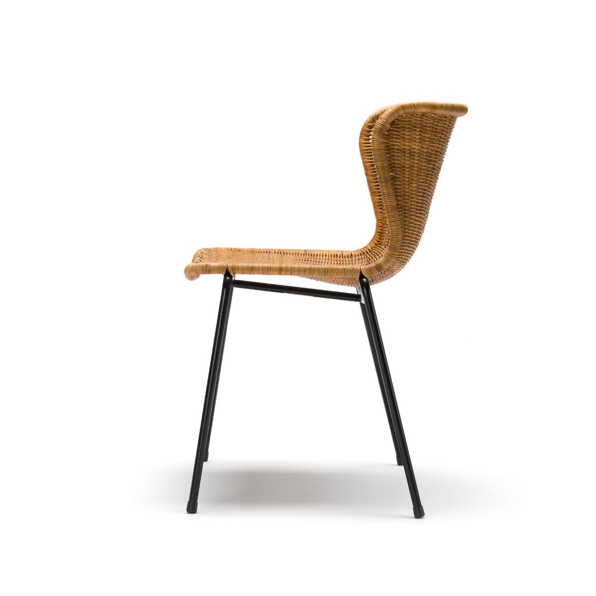 Feelgood designs chair C603 Indoor - by Yuzuru Yamakawa