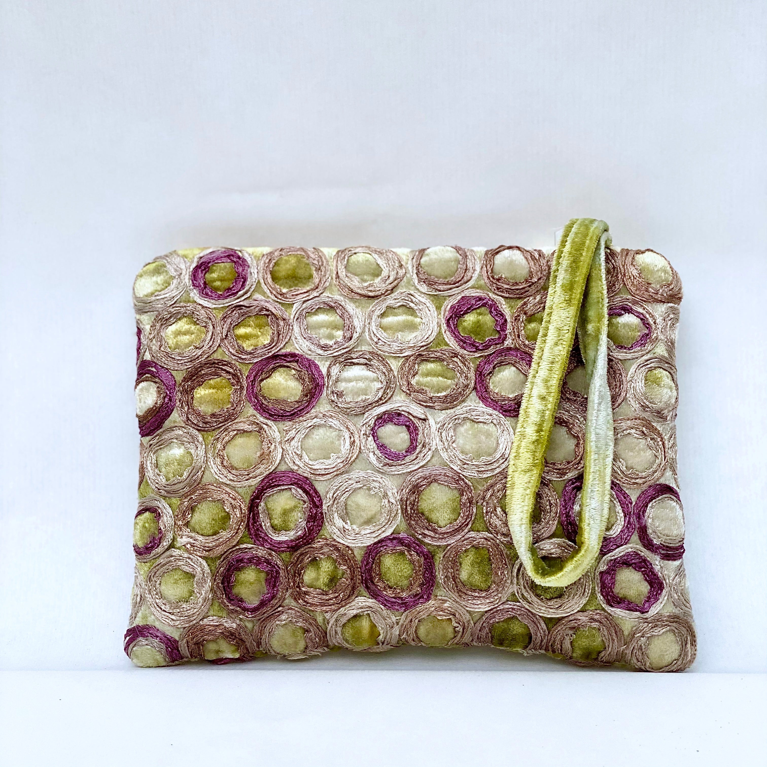 Anke Drechsel handgeborduurde Zip Pochette