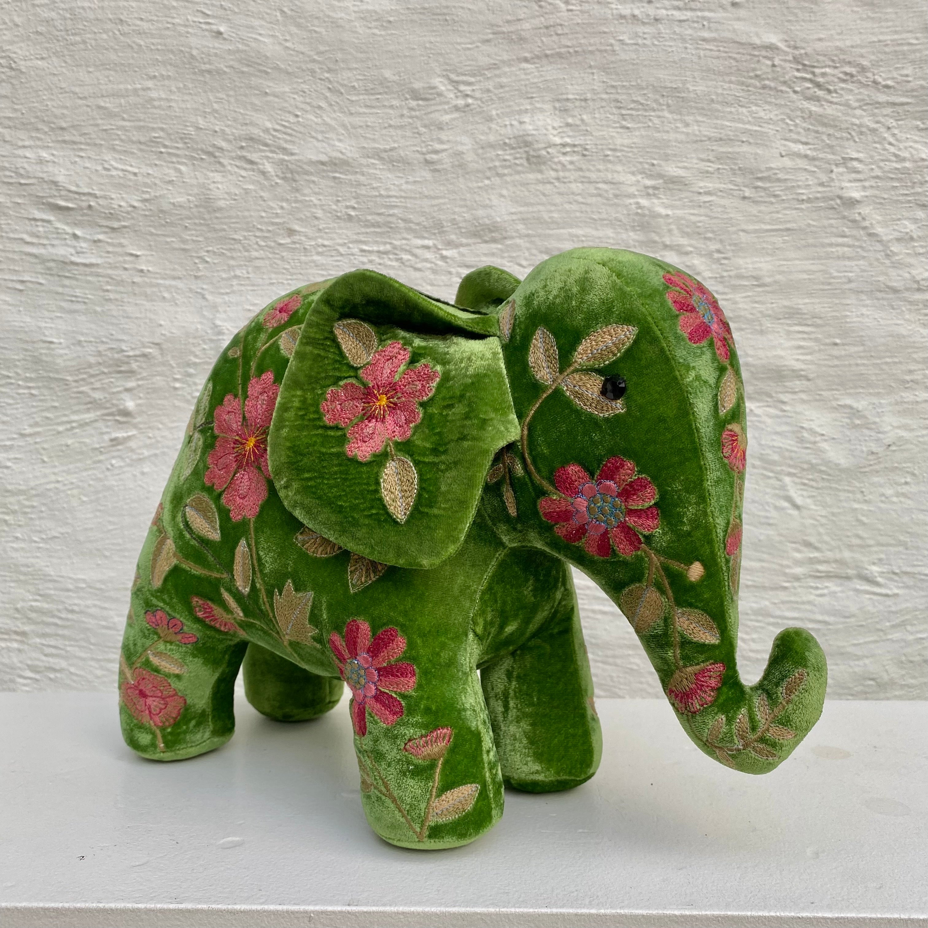 Anke Drechsel handgeborduurde Olifant - Megan Emerald
