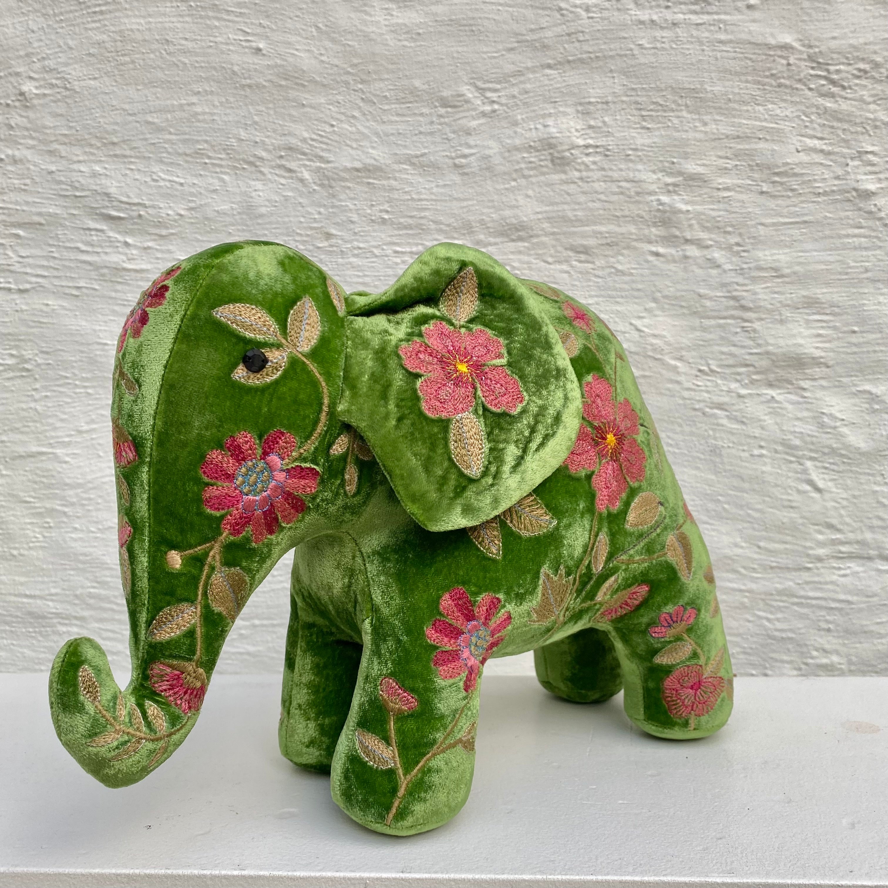 Anke Drechsel handgeborduurde Olifant - Megan Emerald