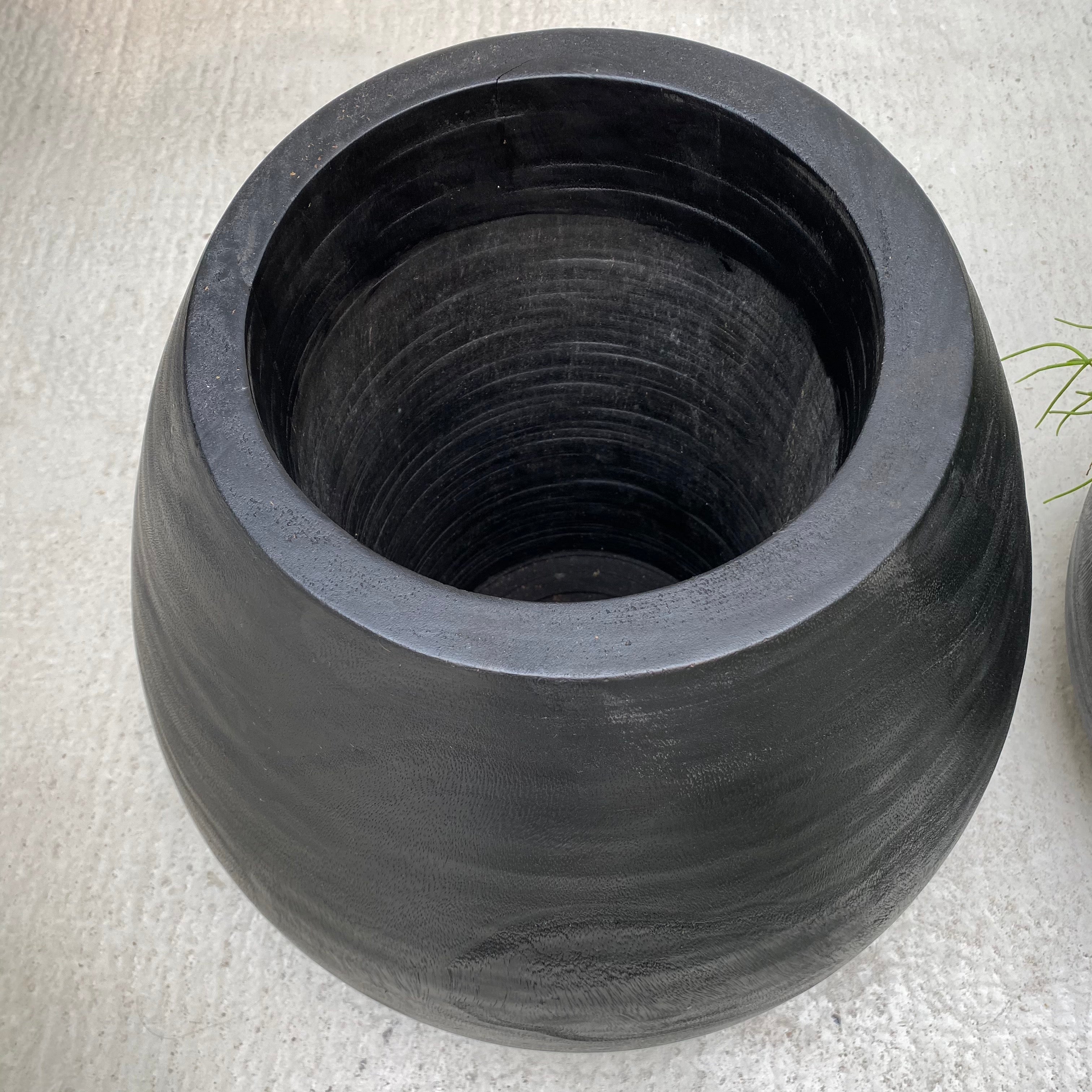 Magazijn Breit pot zwart suarhout