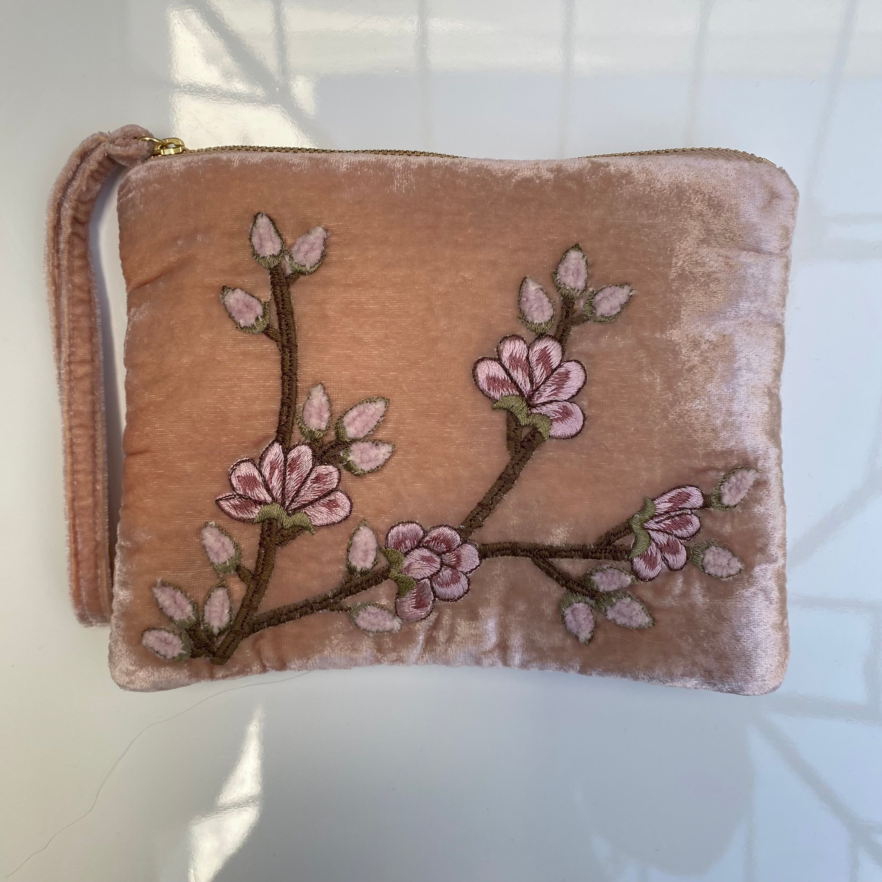 Anke Drechsel handgeborduurde Zip Pochette