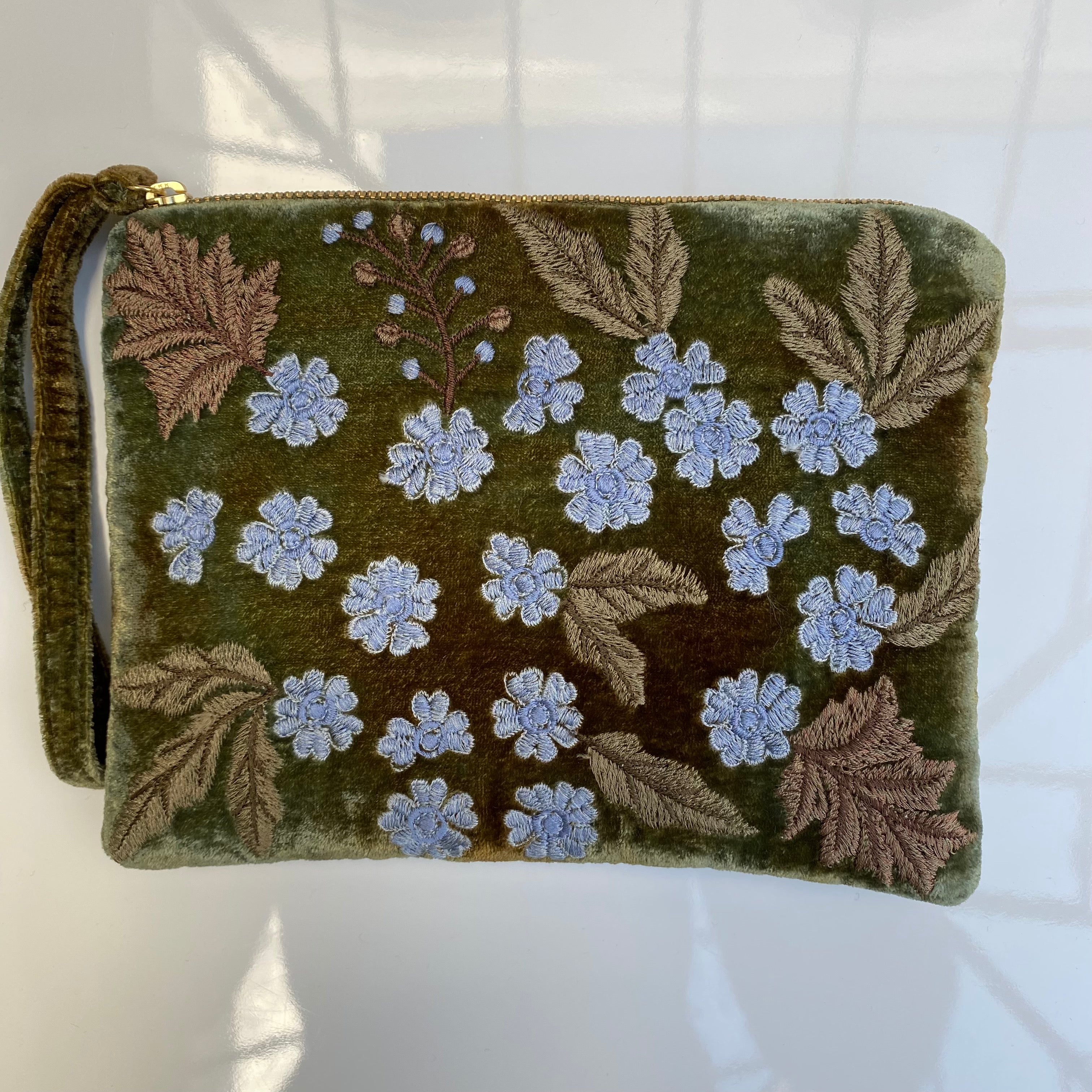 Anke Drechsel handgeborduurde Zip Pochette