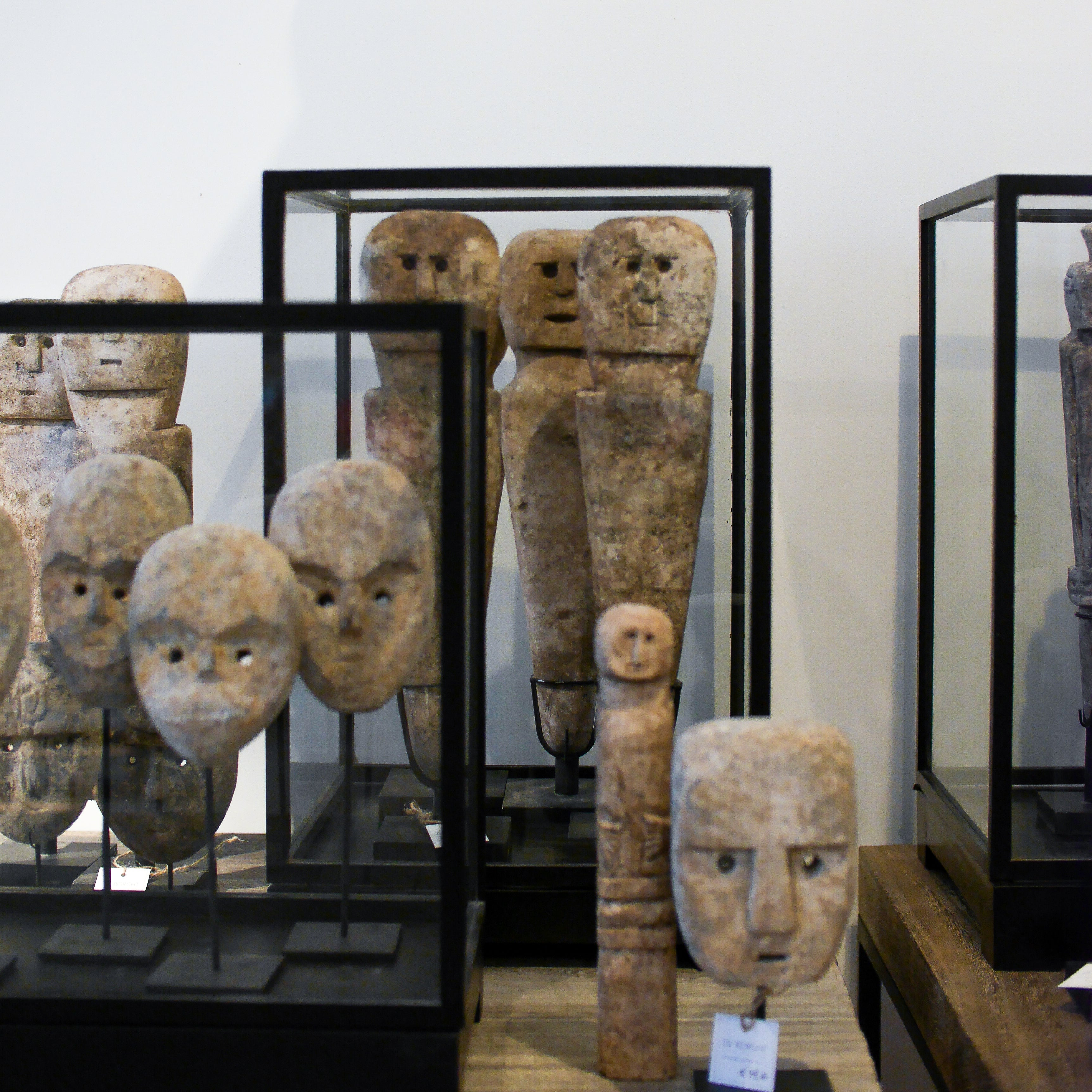 Magazijn Breit Vitrine kastje