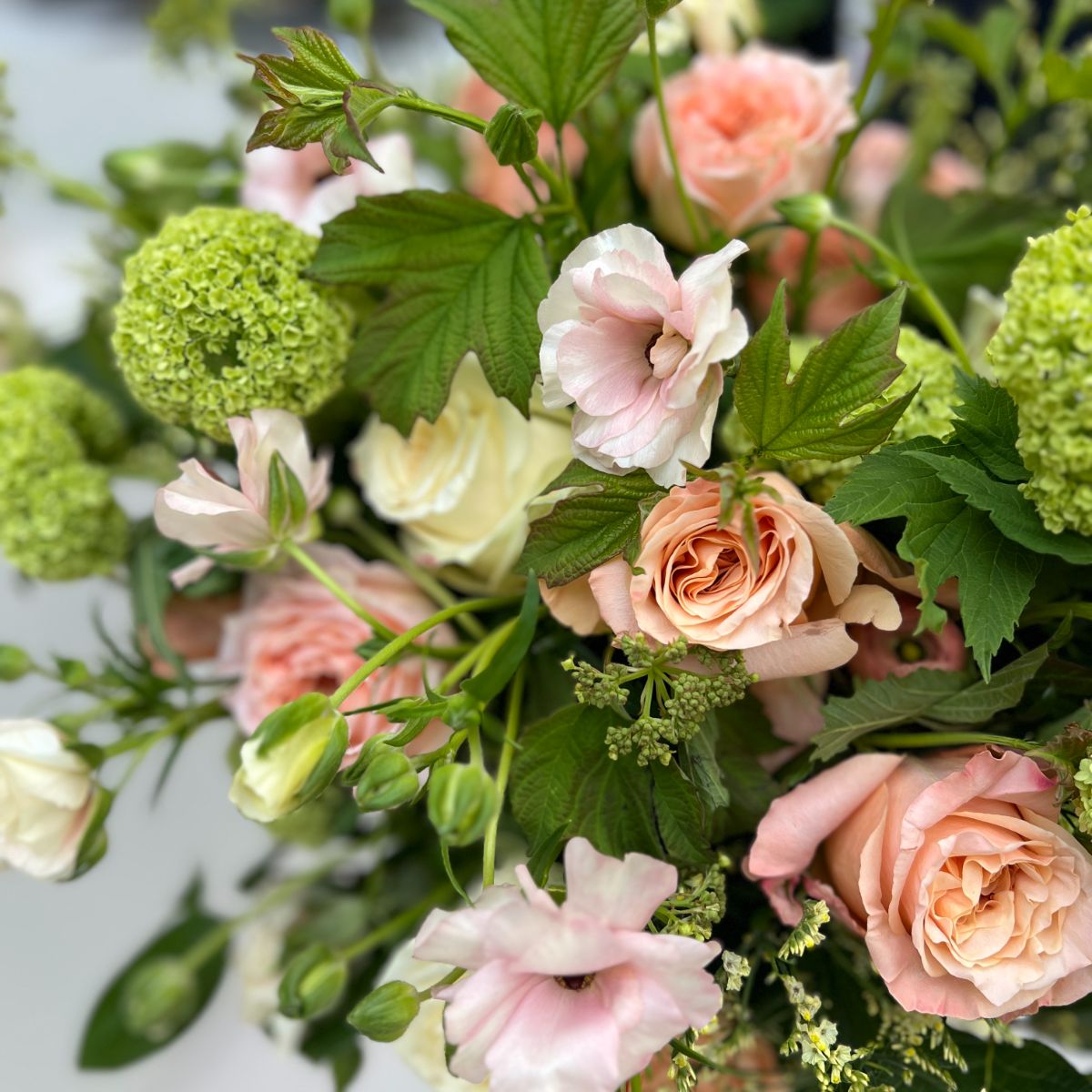 Seasonal bouquet without vase