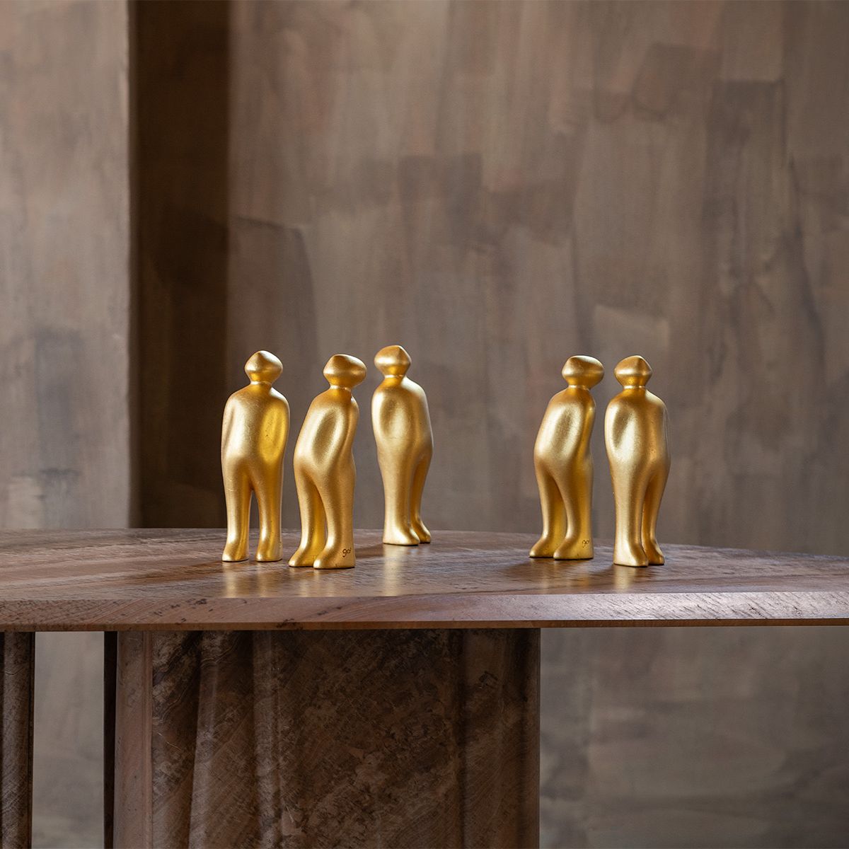 The Visitor figurine small a golden tribute