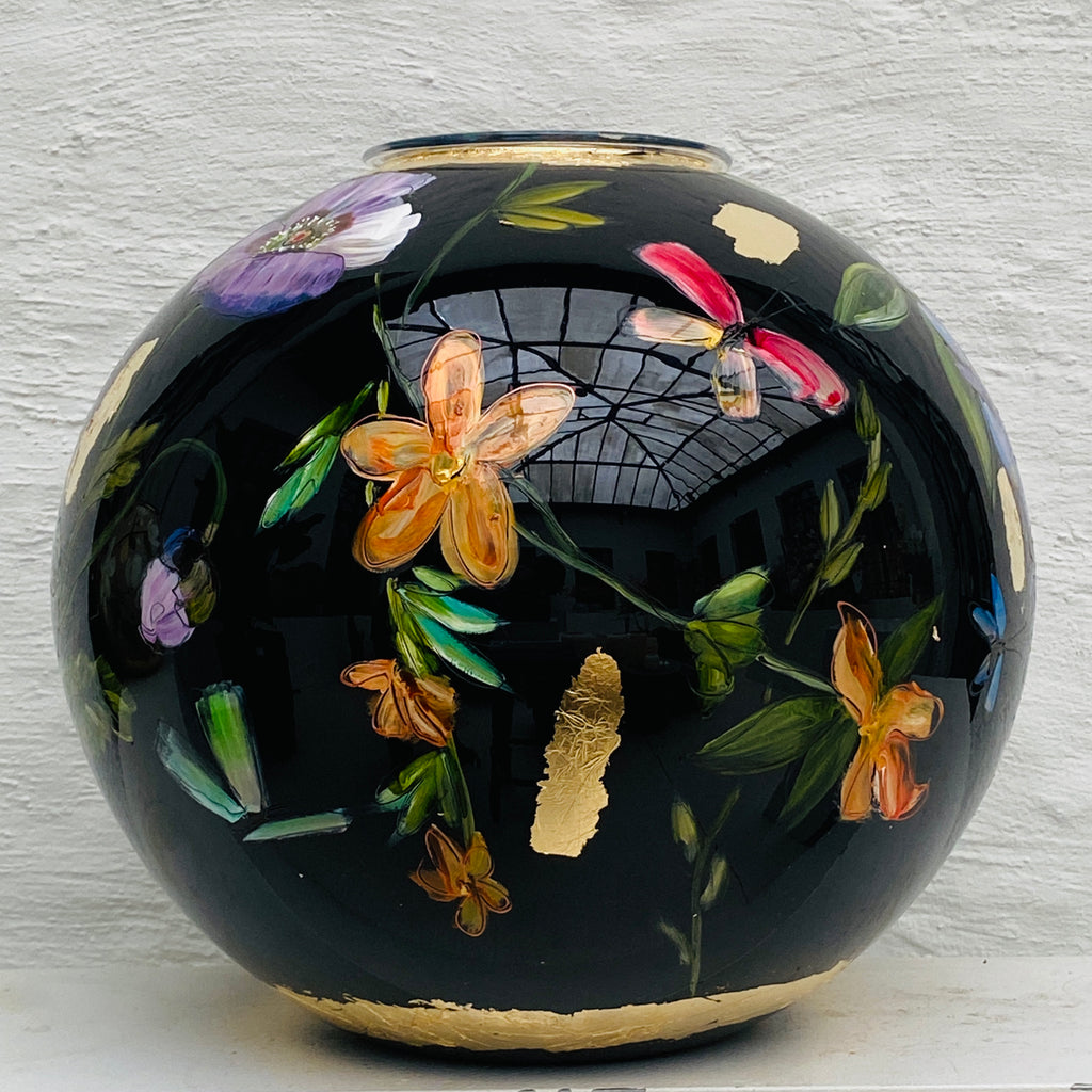 Doortje IJpelaar handgeschilderde glazen vaas LIMITED EDITION "Black Summer '25" DE BORGHT EXCLUSIVE