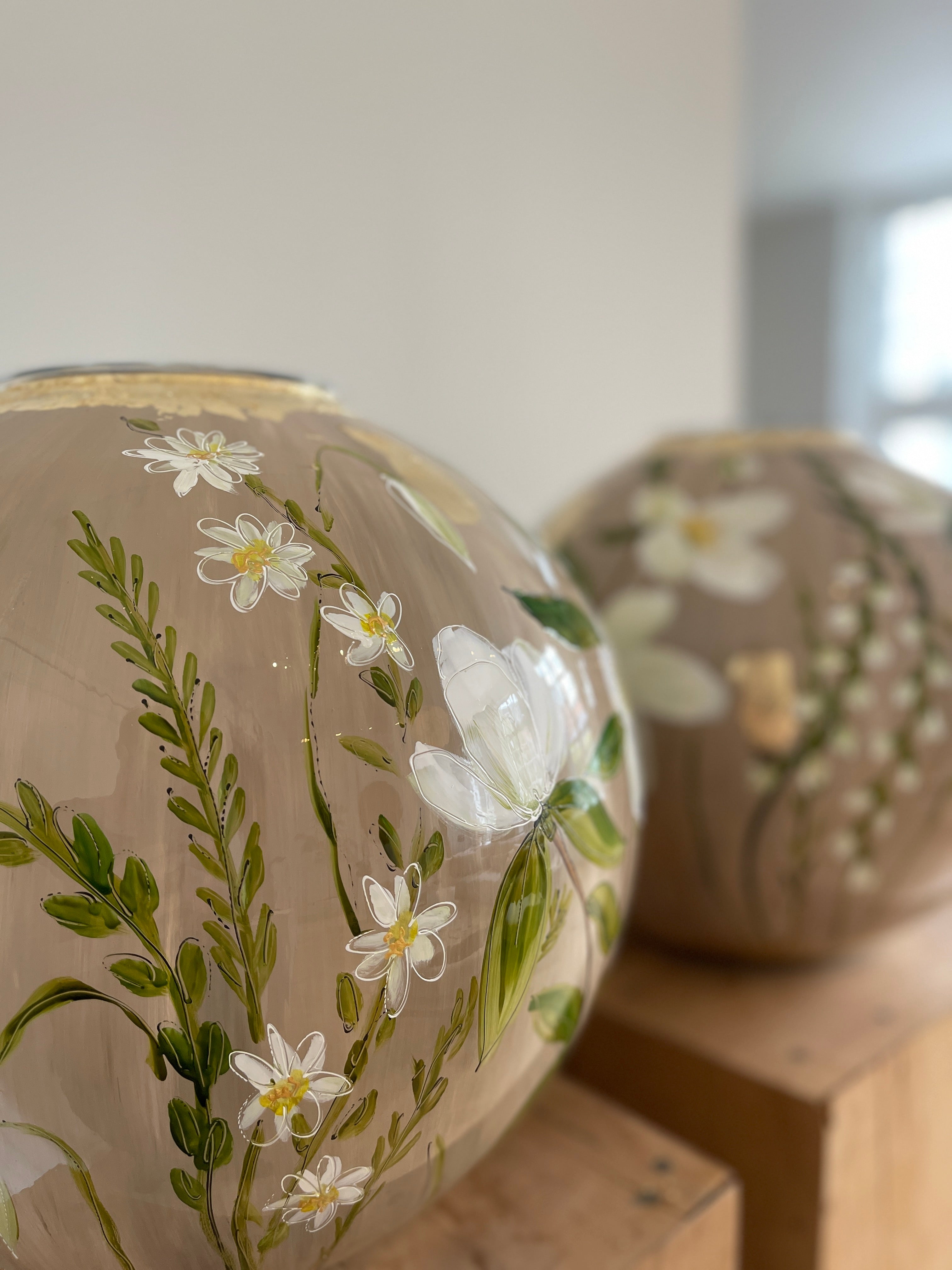 Doortje IJpelaar handgeschilderde glazen vaas LIMITED EDITION "Naturel" DE BORGHT EXCLUSIVE