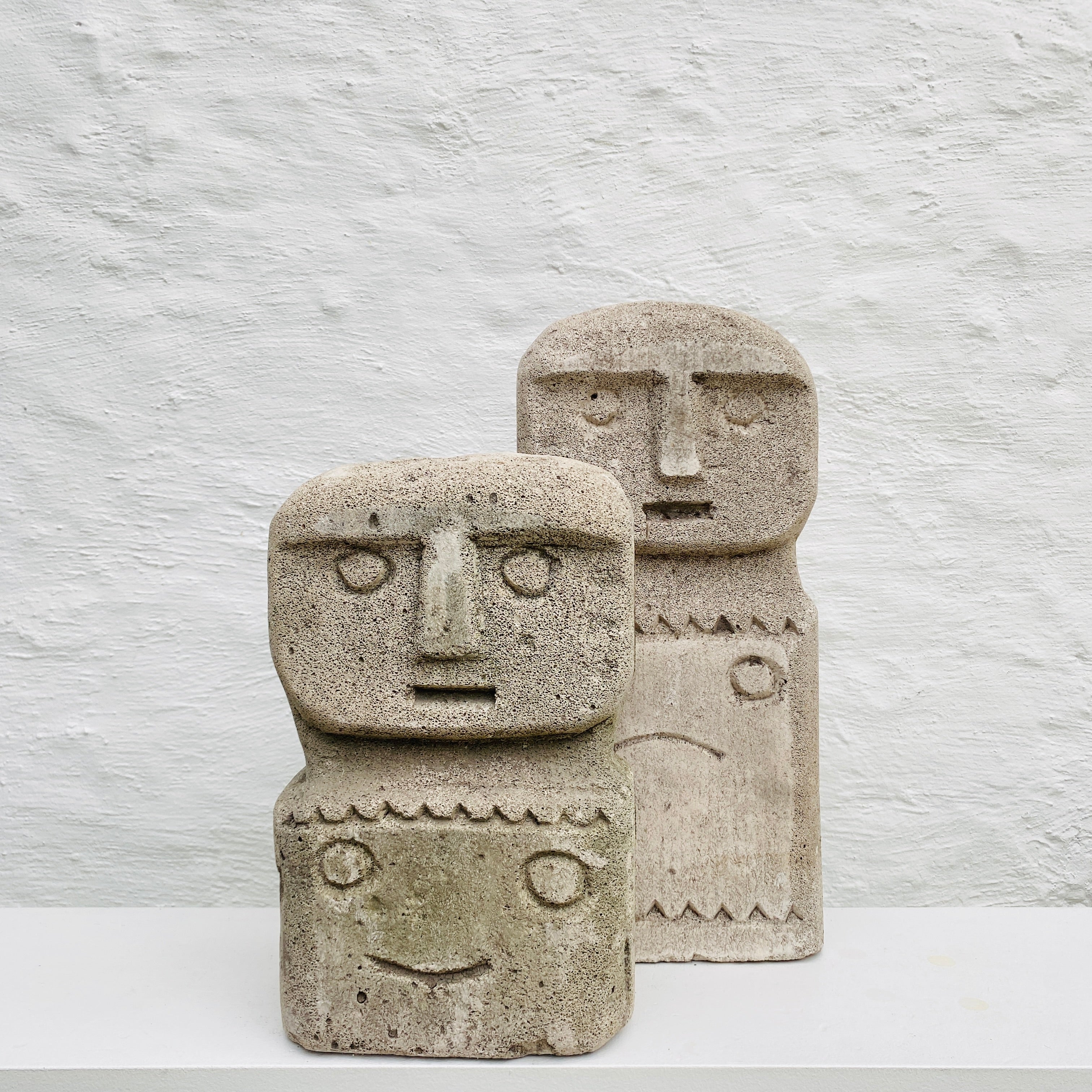 Warehouse Breit flat standing stone statue (large)