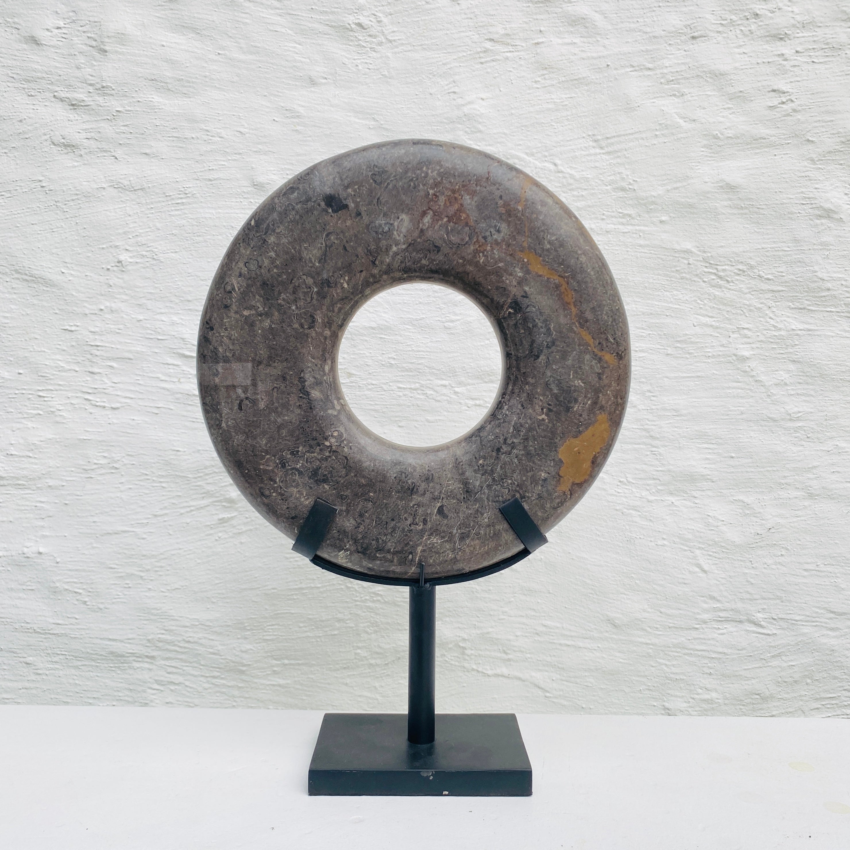 Warehouse Breit ringstone on base grey marble
