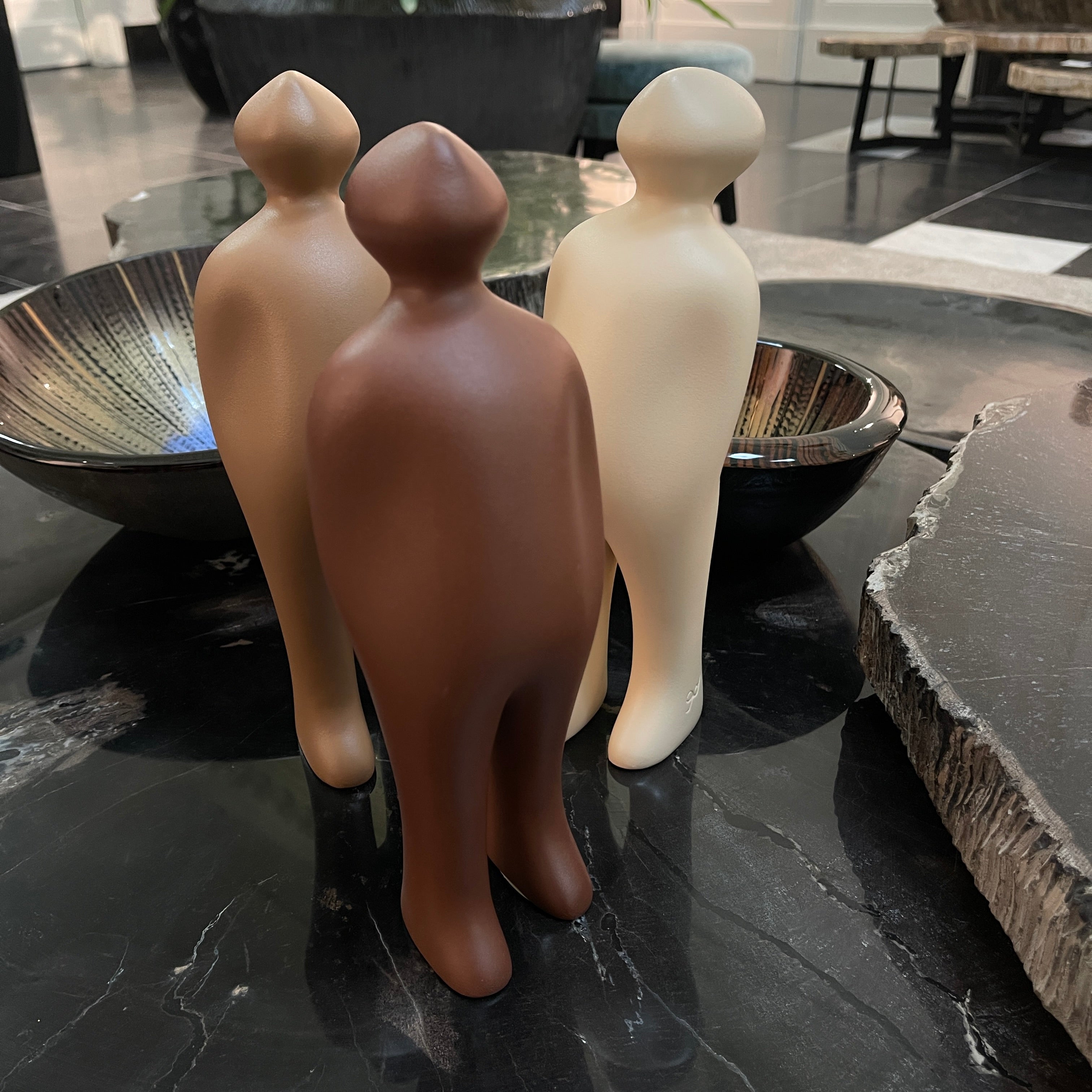 The Visitor figurine small Brown (cor14)
