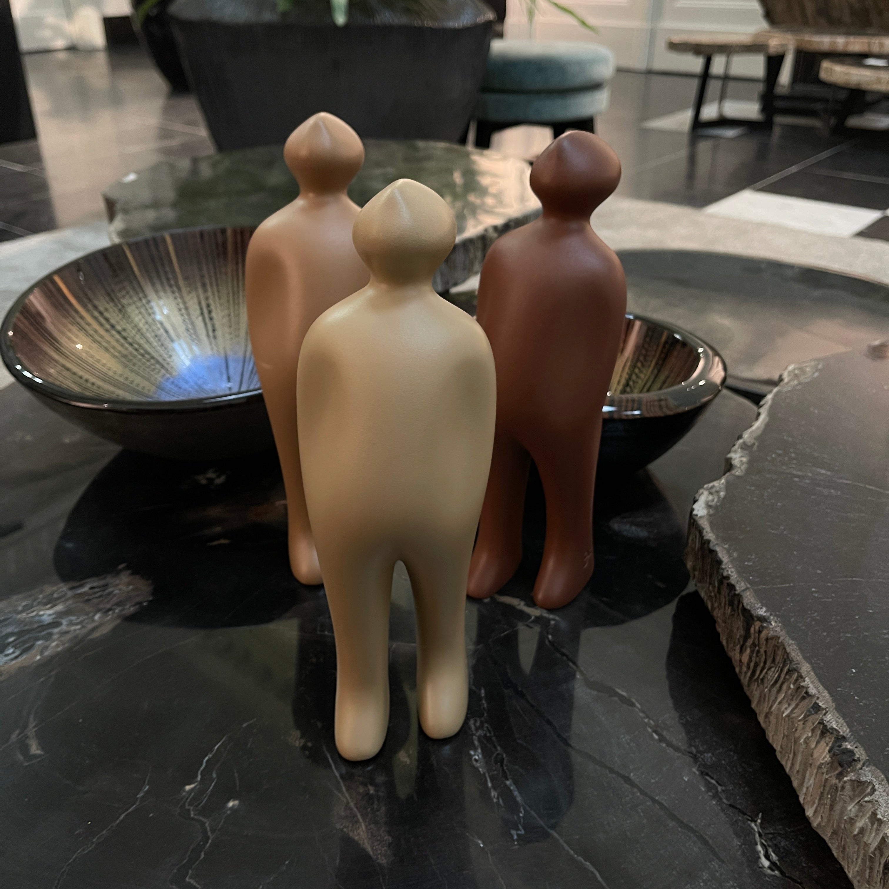 The Visitor figurine small Beige (cor46)