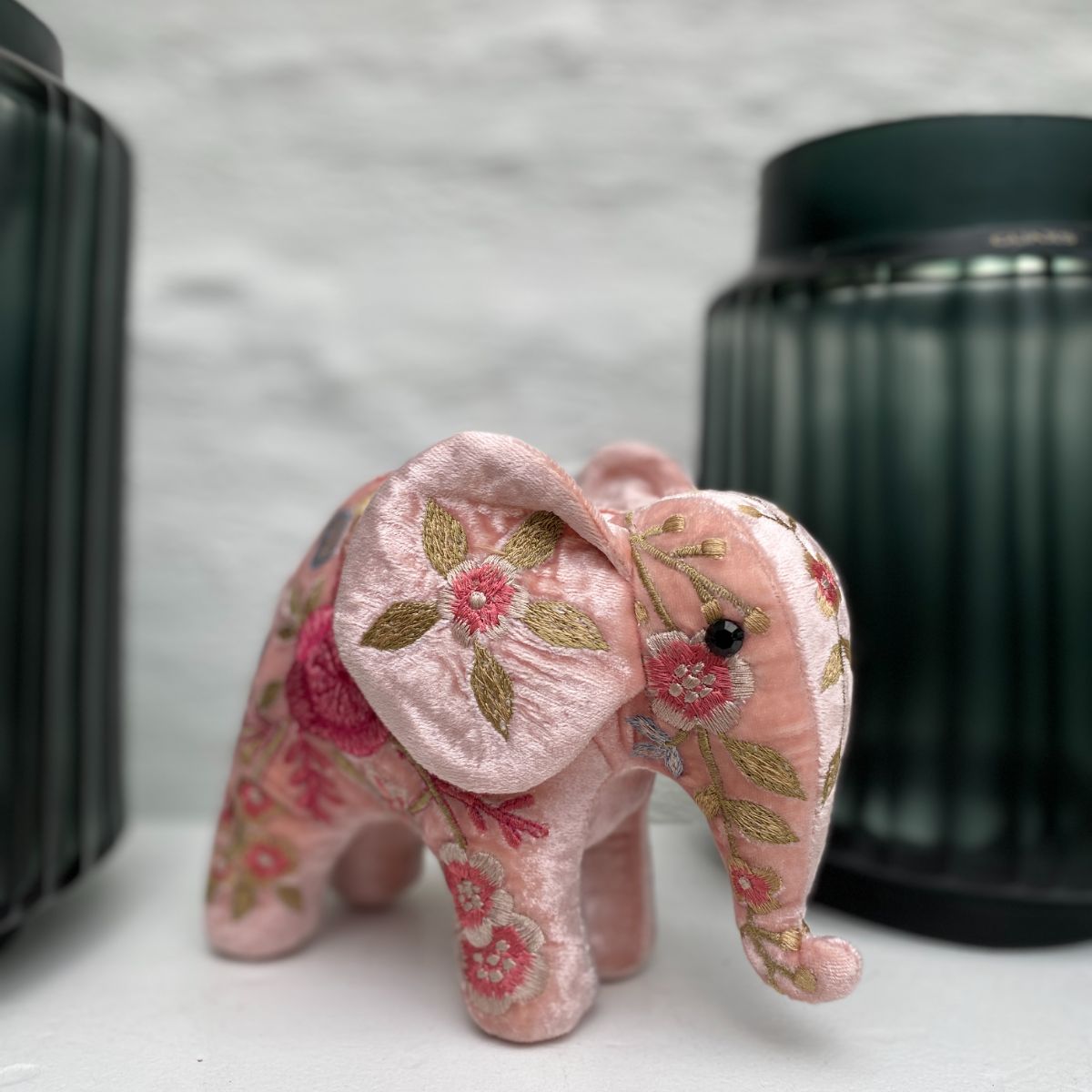 Anke Drechsel handgeborduurde Mini Olifant - New Liza Old Rose