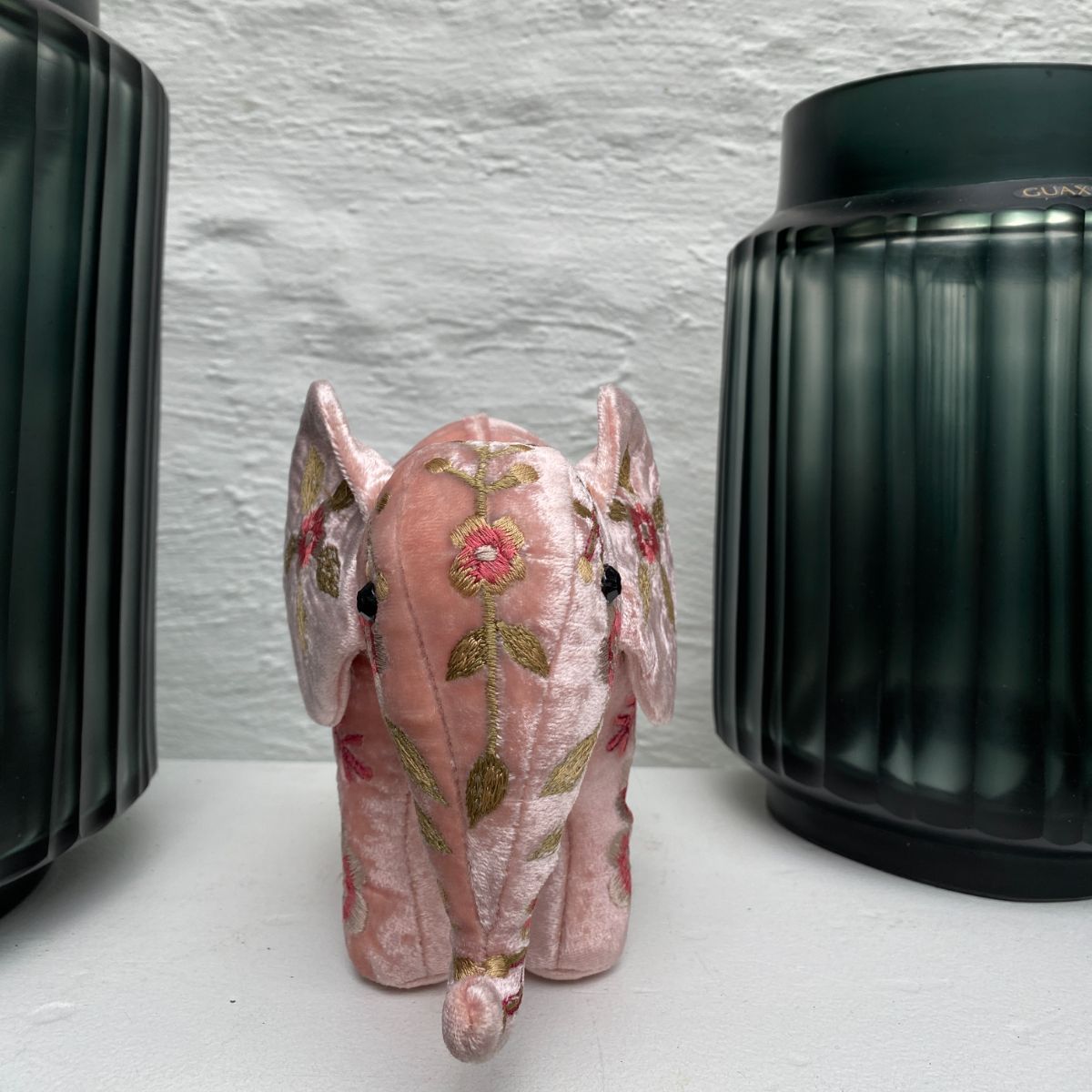 Anke Drechsel handgeborduurde Mini Olifant - New Liza Old Rose