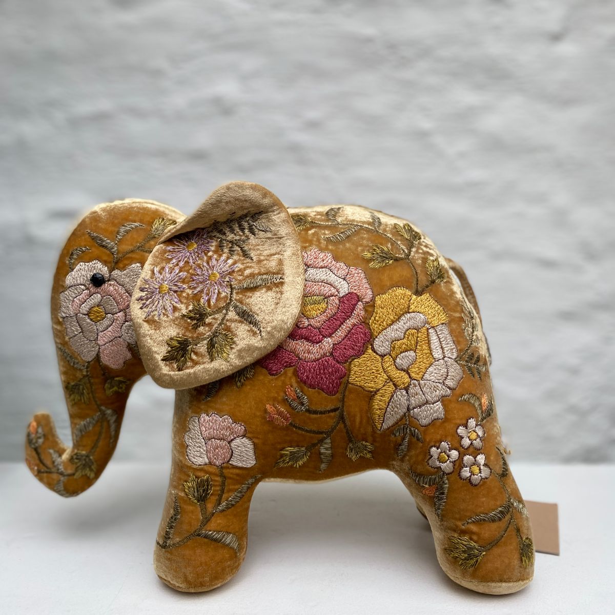 Anke Drechsel handgeborduurde Olifant - Sophie Oro