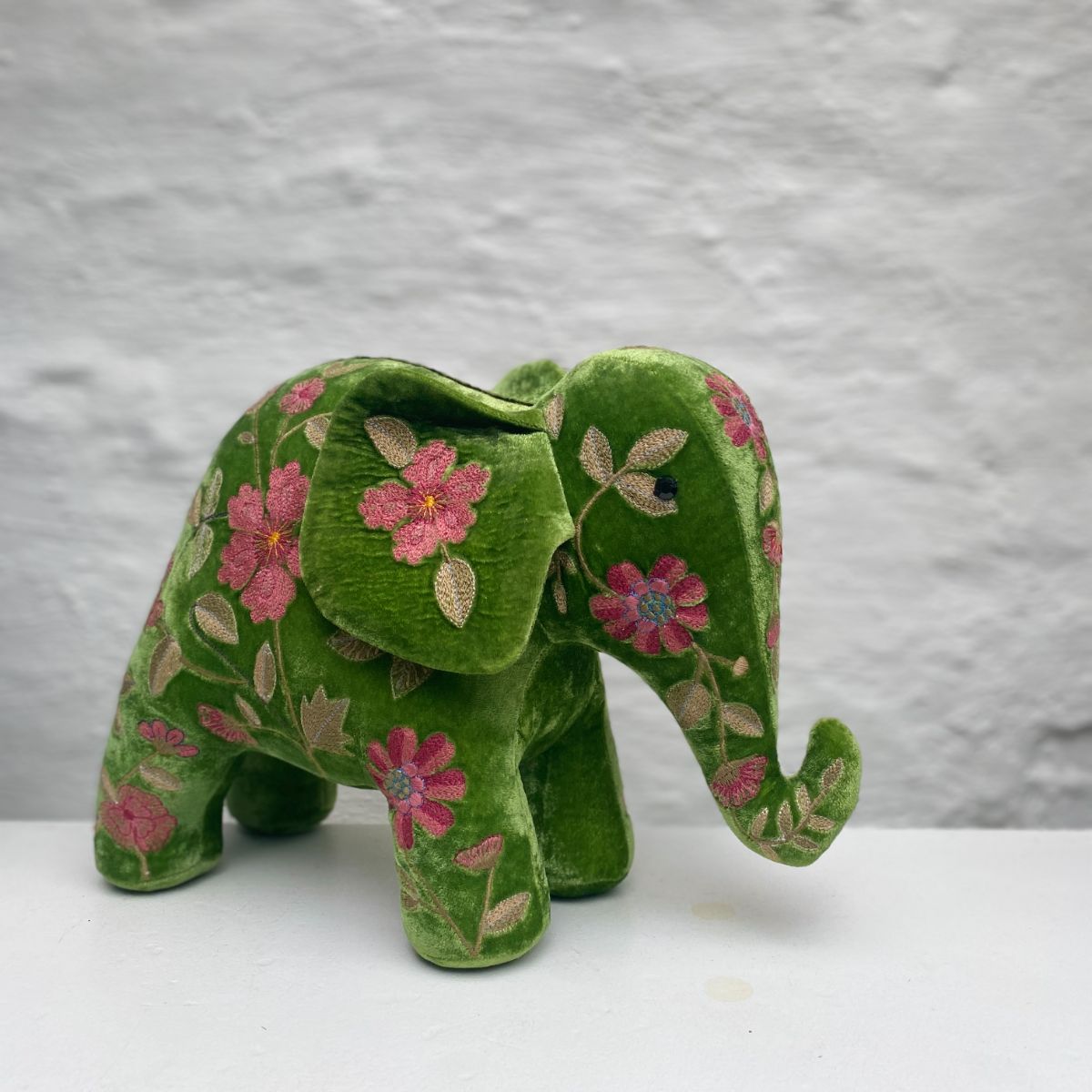 Anke Drechsel handgeborduurde Olifant - Megan Emerald