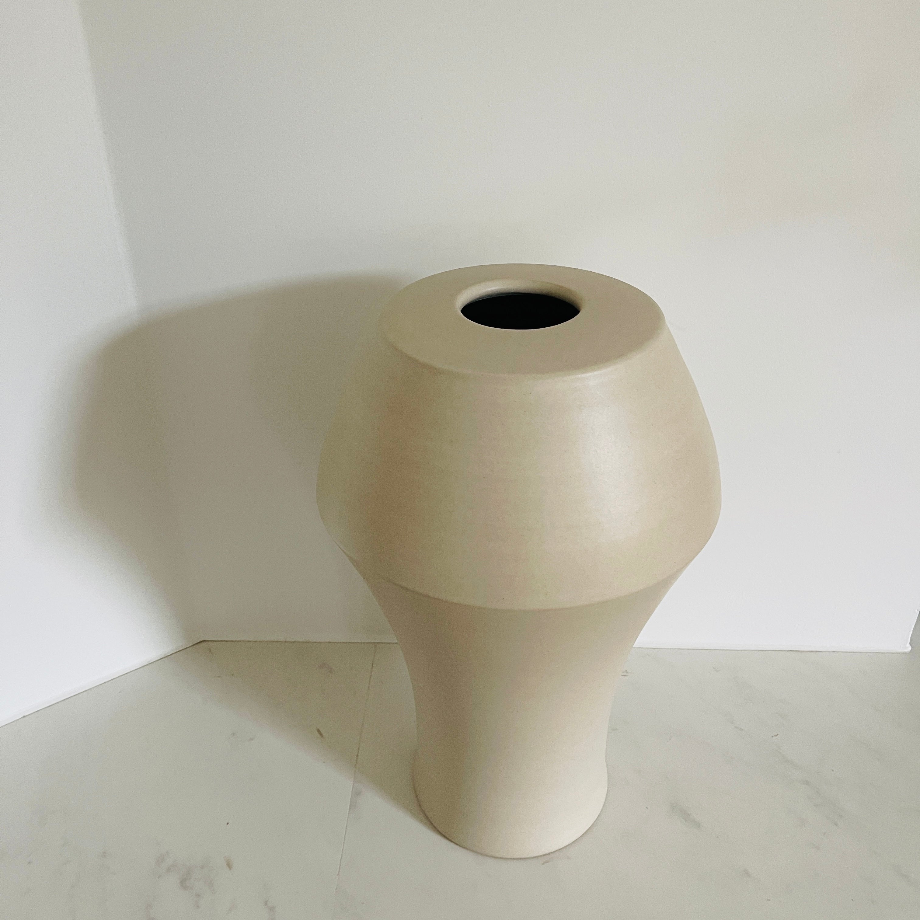 Mobach Ceramics vase KM179 - Ecru