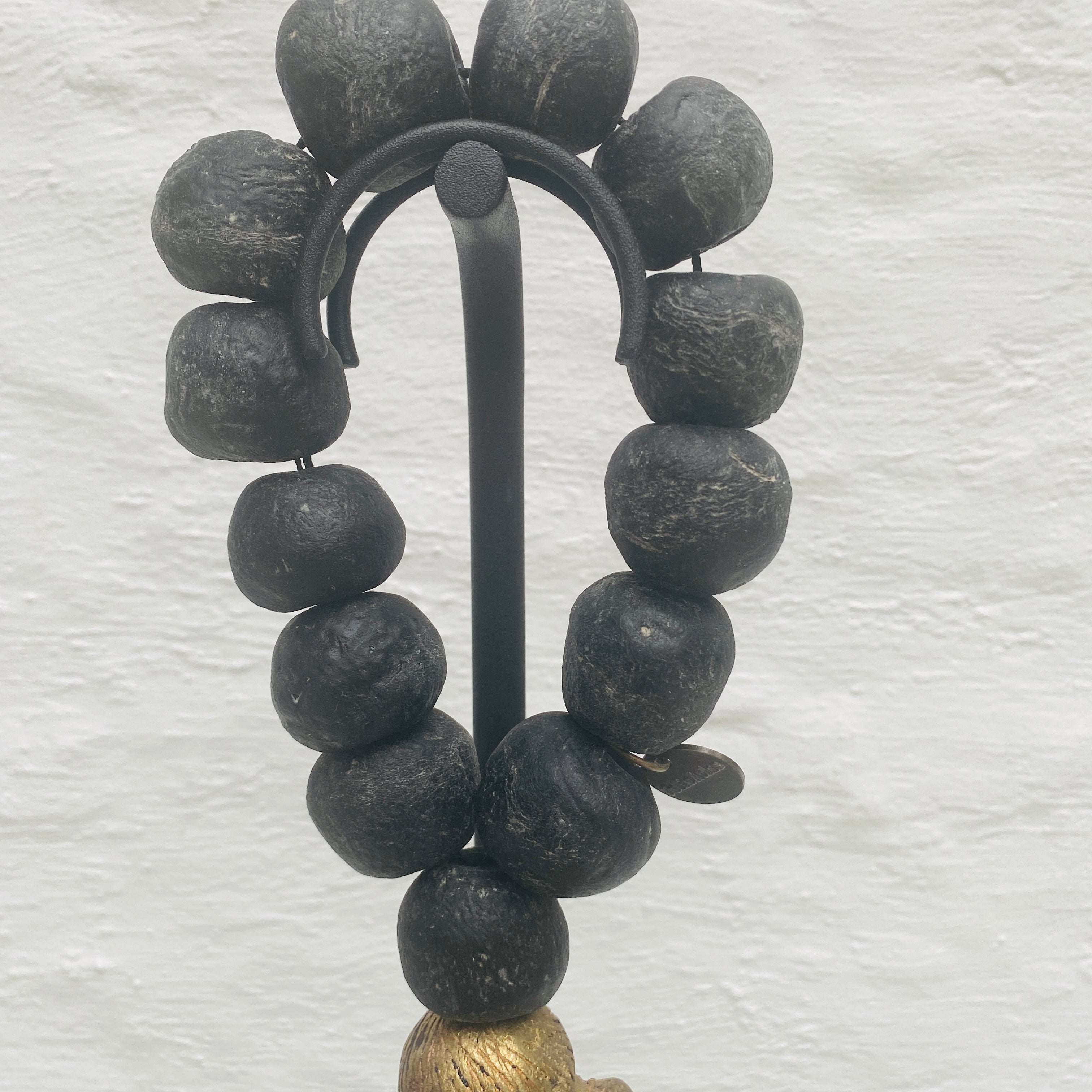 Studio Julia Atlas - recycles glass Ghana, bronze, Merino Wool Tassel