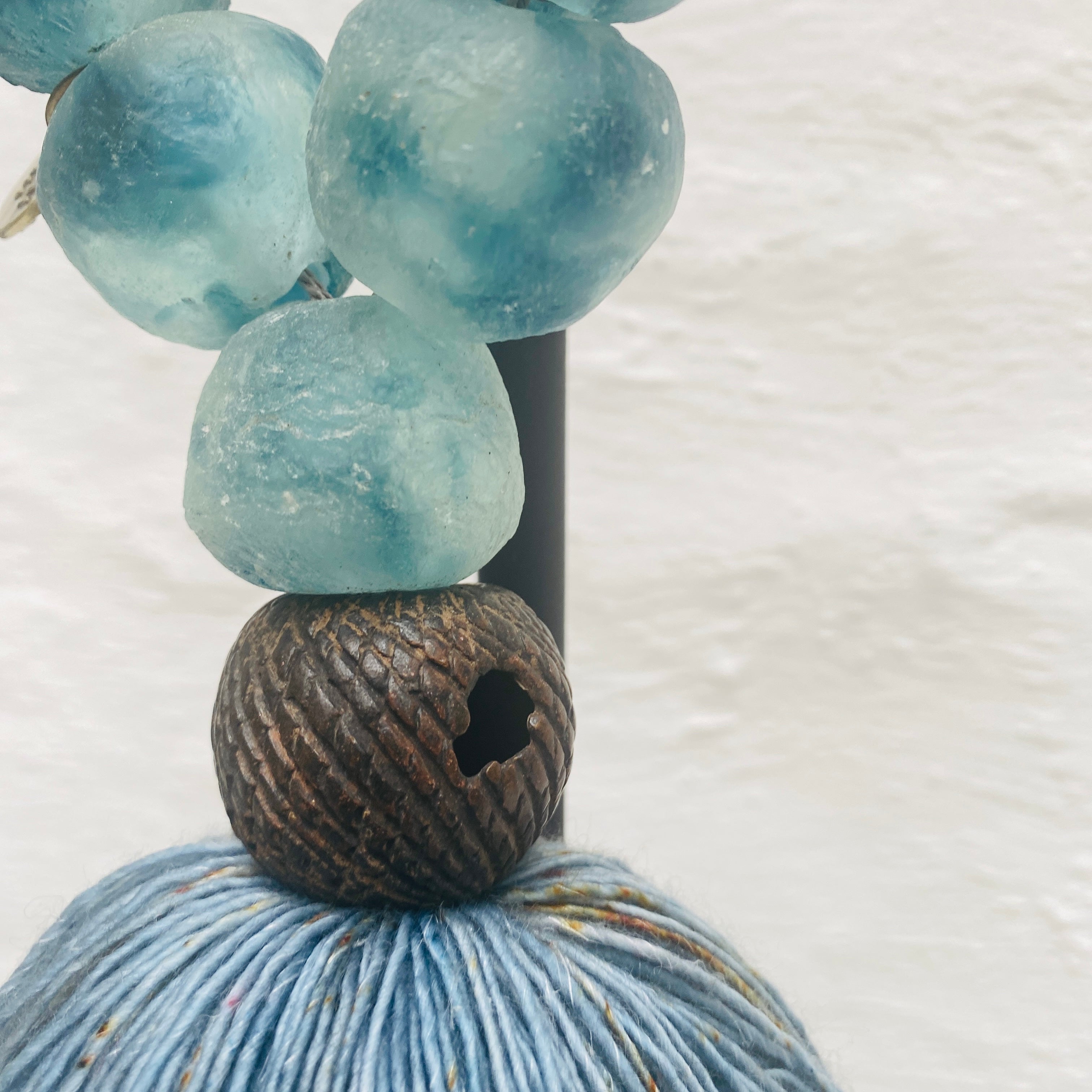 Studio Julia Atlas - recycles glass Ghana, bronze, Merino Wool Tassel