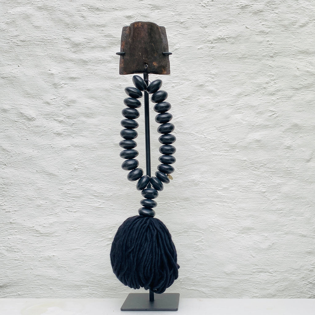 Studio Julia Atlas - Black amber manmade Africa, Iron cow bell, black alpaca wool tassel - Uniek