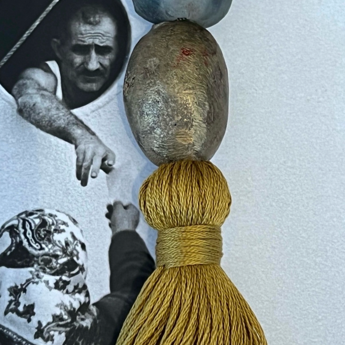 Studio Julia Atlas - Ice grey recycled glass Ghana, bronze, cotton tassel - mini