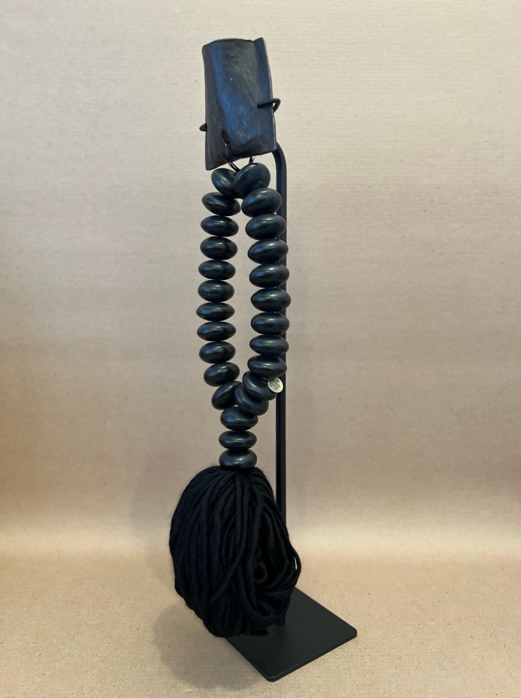 Studio Julia Atlas - Black amber manmade Africa, Iron cow bell, black alpaca wool tassel - Uniek