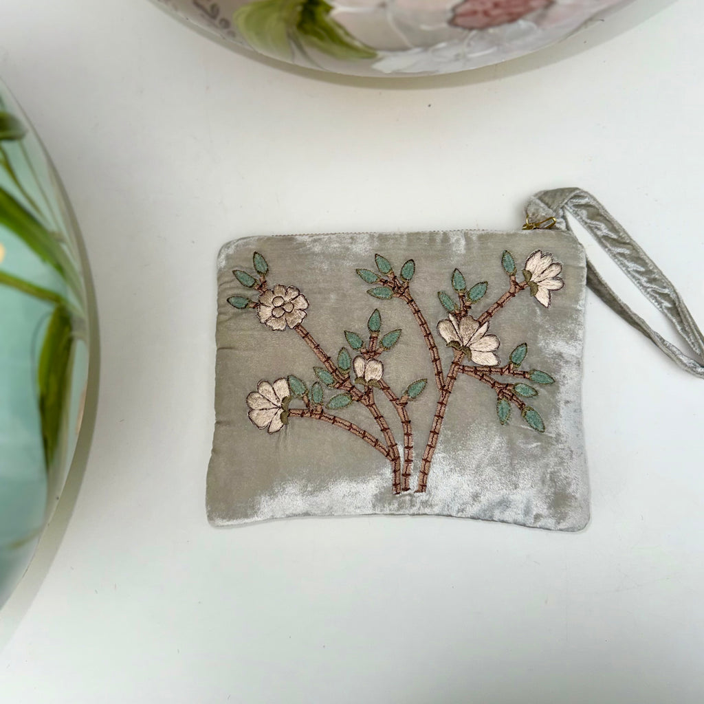 Anke Drechsel handgeborduurde Zip Pochette - Tuileries S.