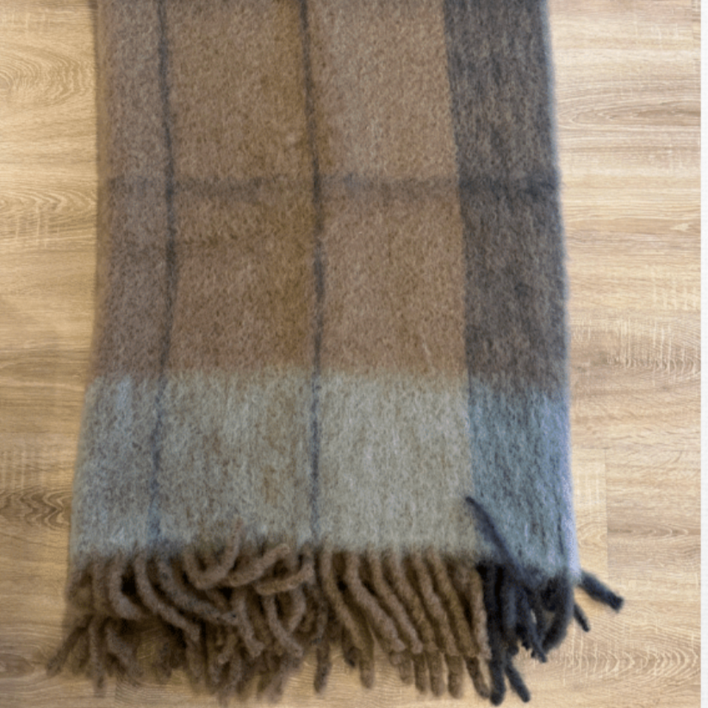 Plaid Ezcaray Twist Frame Throw (TW-6) - pre-order