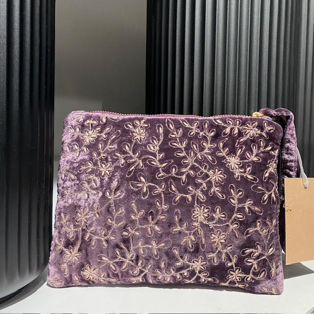 Anke Drechsel handgeborduurde Zip Pochette - Kinnie purple