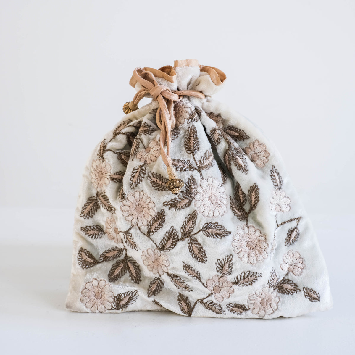 Anke Drechsel handgeborduurde pochette
