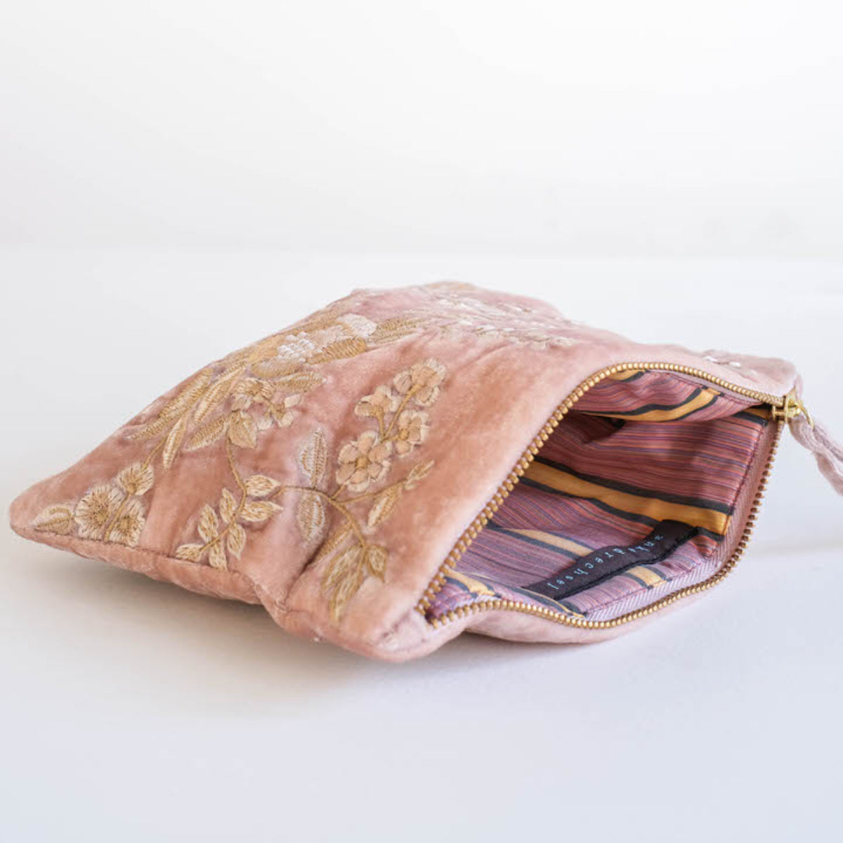 Anke Drechsel handgeborduurde Zip Pochette
